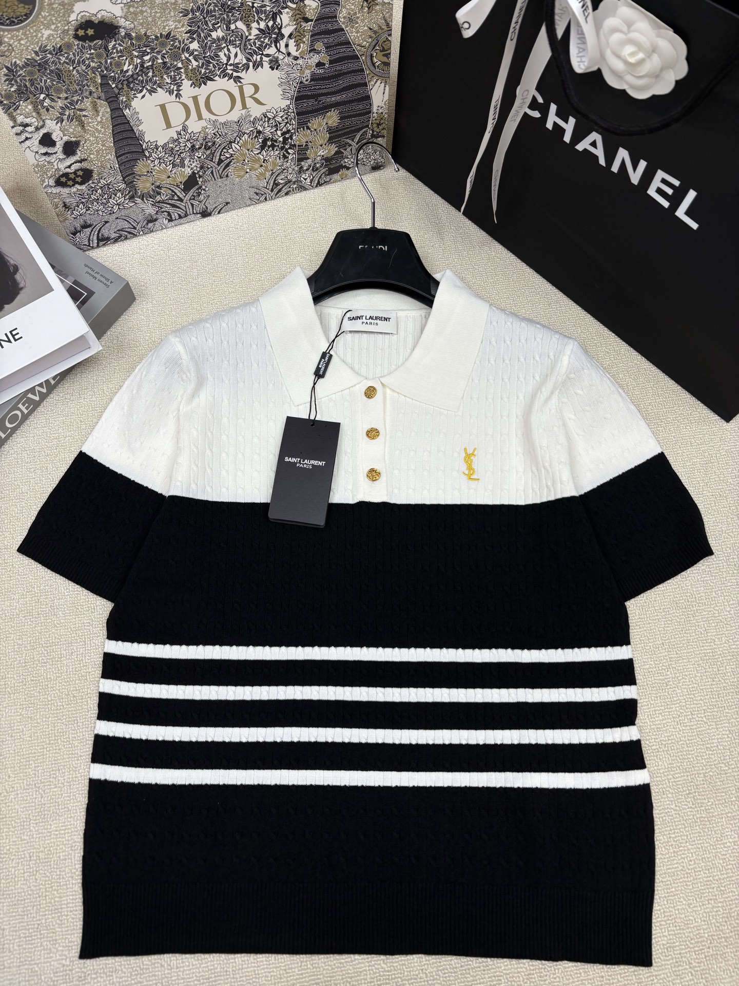 NO:890946,Saint Lauren*26 new spring and summer new knitted lapel short sleeves, inter-color stripe splicing, brand letter logo embroidery embellishment, yb molded logo hardware button decoration, high-end light luxury and exquisite size sml, saint laurent, T-shirt,19860909Saint Lauren*26春夏新款针织翻领短袖 间色条纹拼接 品牌字母logo刺绣点缀 yb开模logo五金纽扣装饰 高级轻奢精致 尺码sml,,saint laurent,T-shirt,,Women's clothing