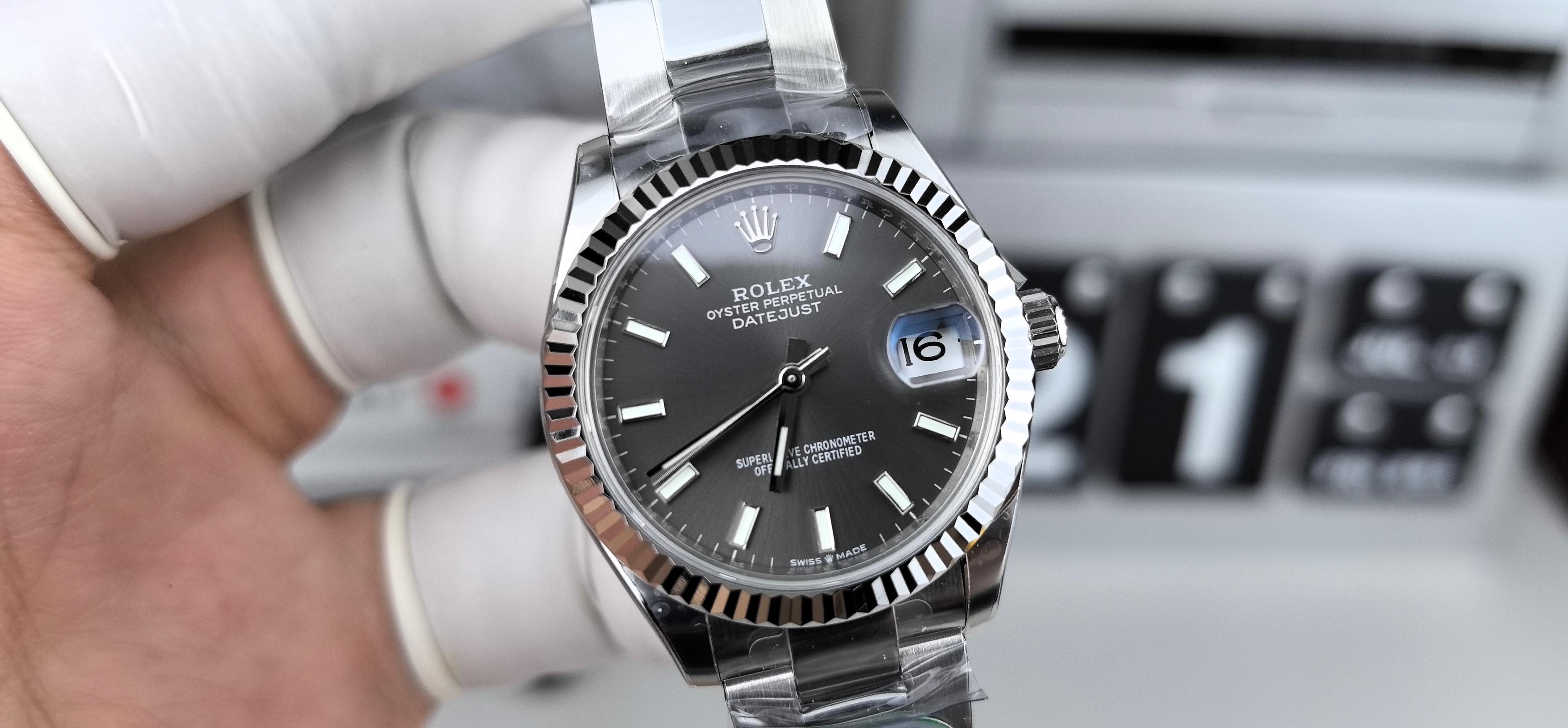 NO:394620,THB31 gray log three plants 2236,19860909THB31灰面日志三株2236,,Watch