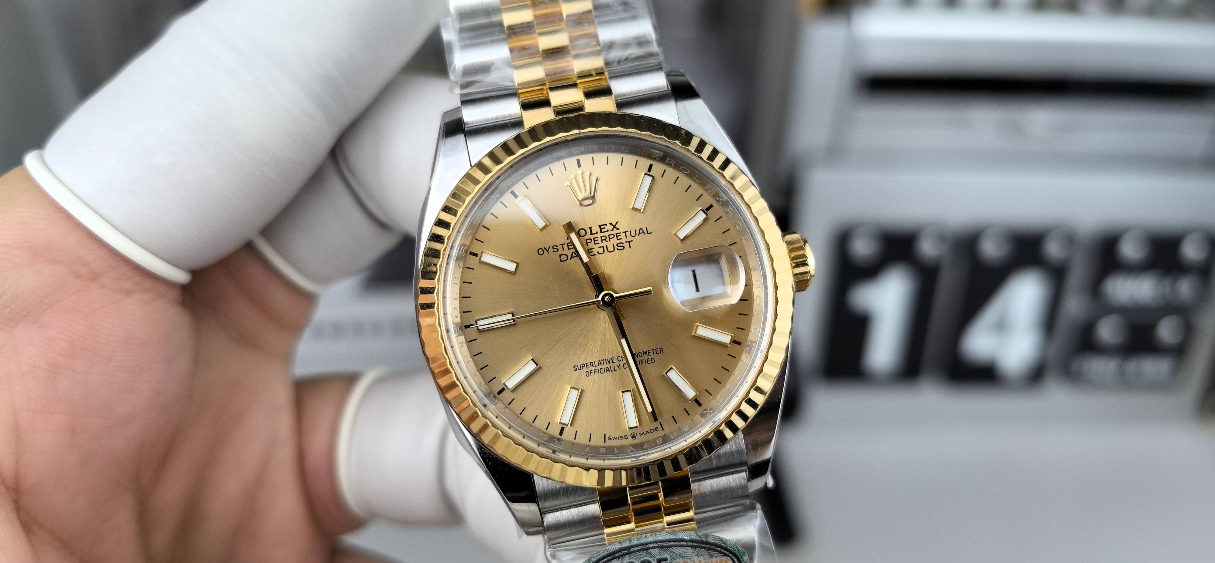 NO:384446,C36 gold diary strip gold face integrated machine,19860909正C36间金日志条丁金面一体机,,Watch