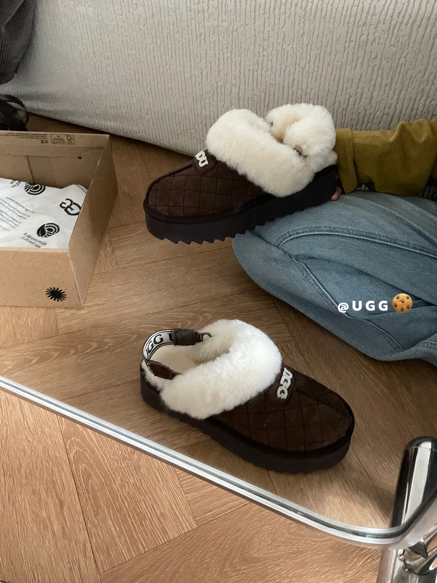💰280𝐔.𝐠𝐠  三穿刺绣面包拖 🍞
一鞋多穿噢 🧸两副替换带子
Col：栗色 /沙色/巴旦木/咖色
Size：35-40