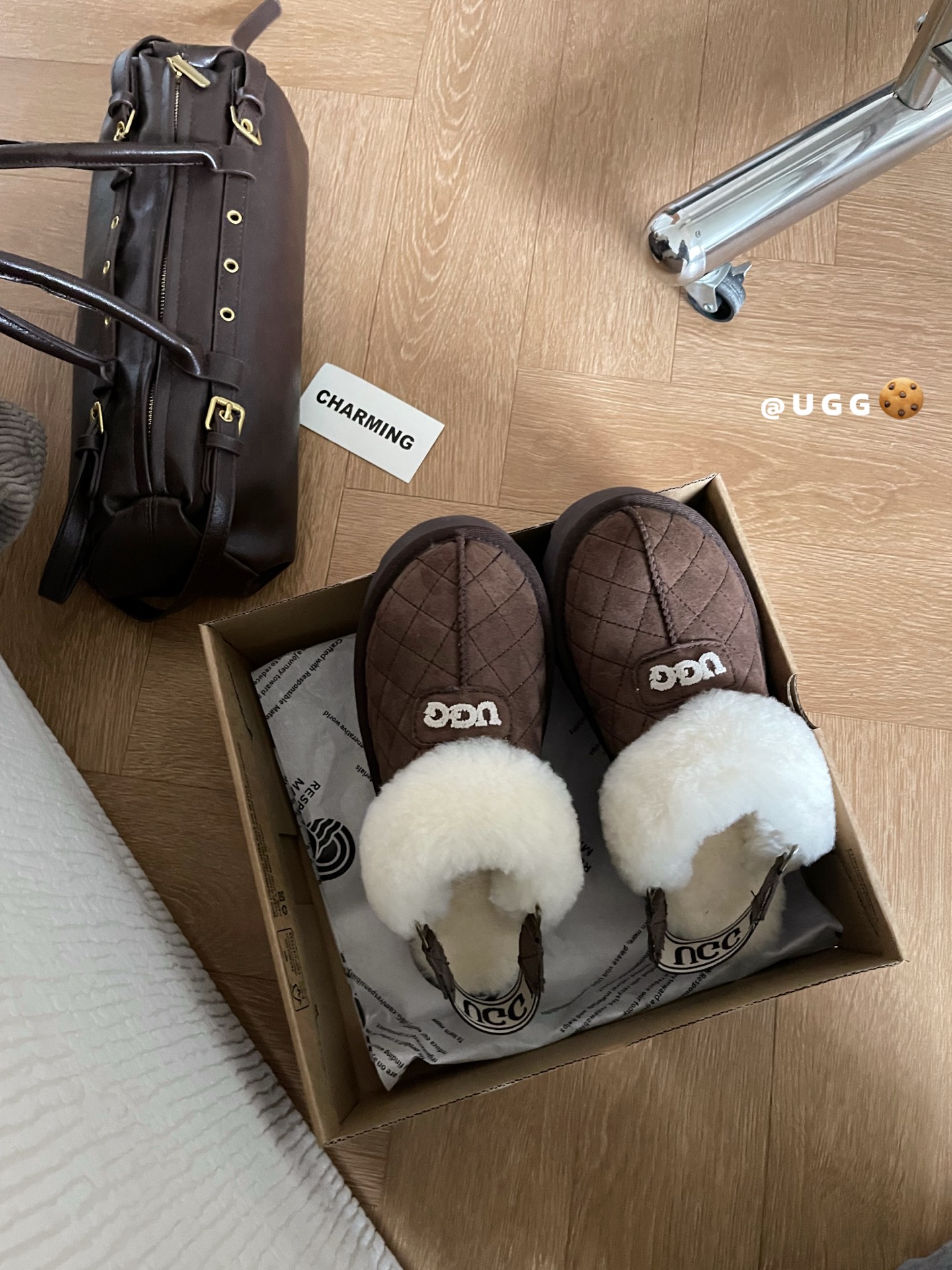 💰280𝐔.𝐠𝐠  三穿刺绣面包拖 🍞
一鞋多穿噢 🧸两副替换带子
Col：栗色 /沙色/巴旦木/咖色
Size：35-40
