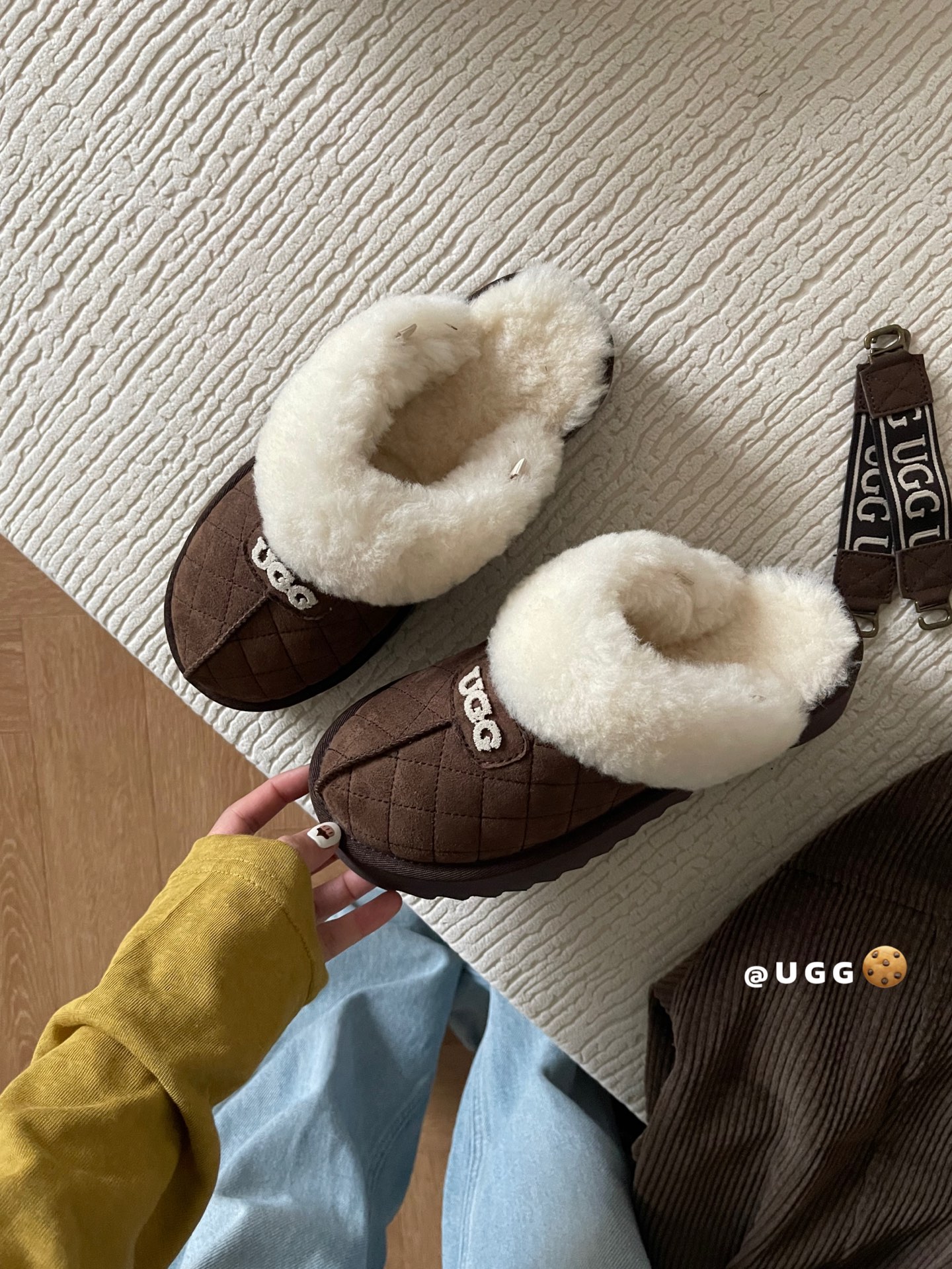 💰280𝐔.𝐠𝐠  三穿刺绣面包拖 🍞
一鞋多穿噢 🧸两副替换带子
Col：栗色 /沙色/巴旦木/咖色
Size：35-40
