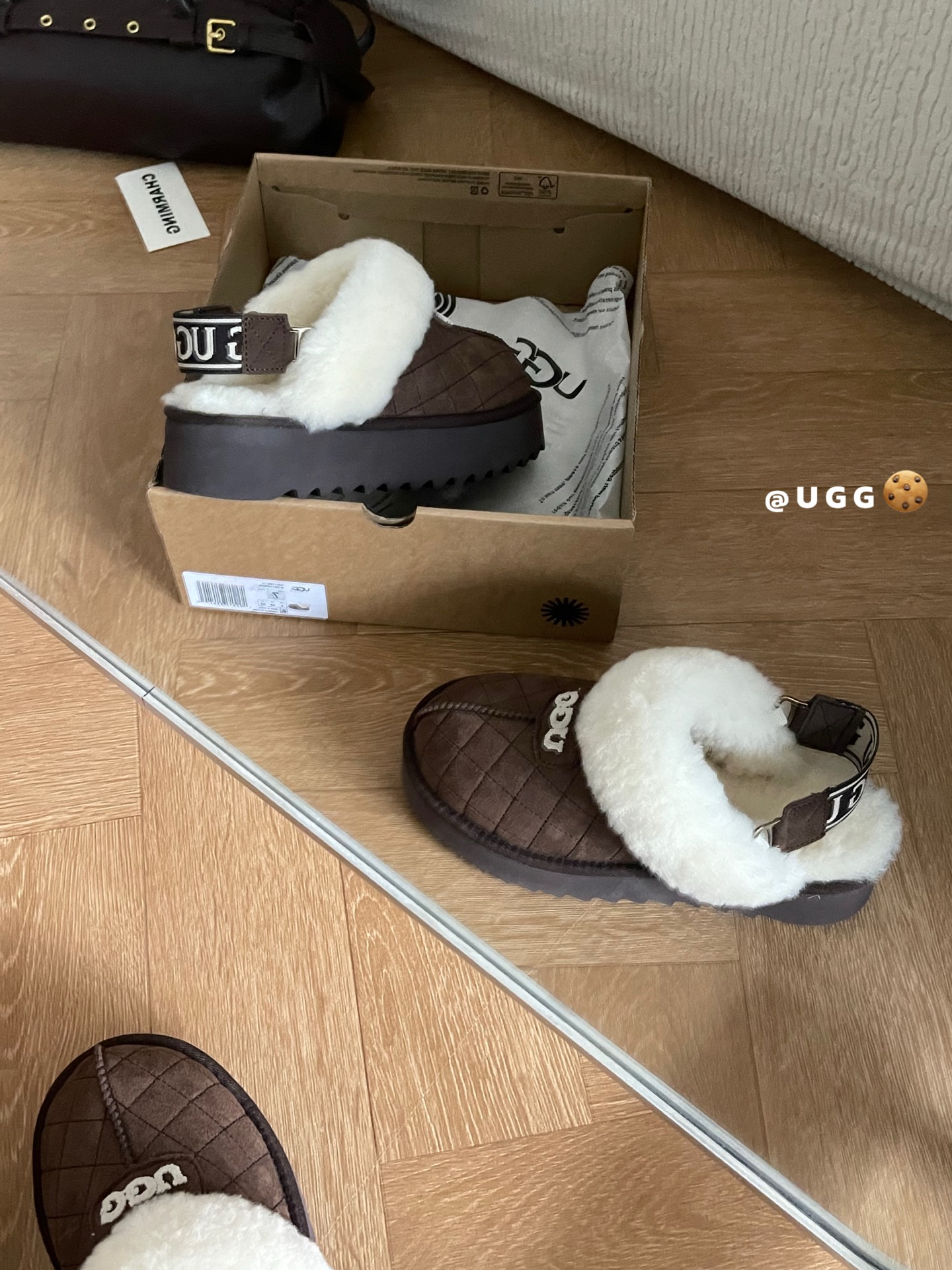 💰280𝐔.𝐠𝐠  三穿刺绣面包拖 🍞
一鞋多穿噢 🧸两副替换带子
Col：栗色 /沙色/巴旦木/咖色
Size：35-40