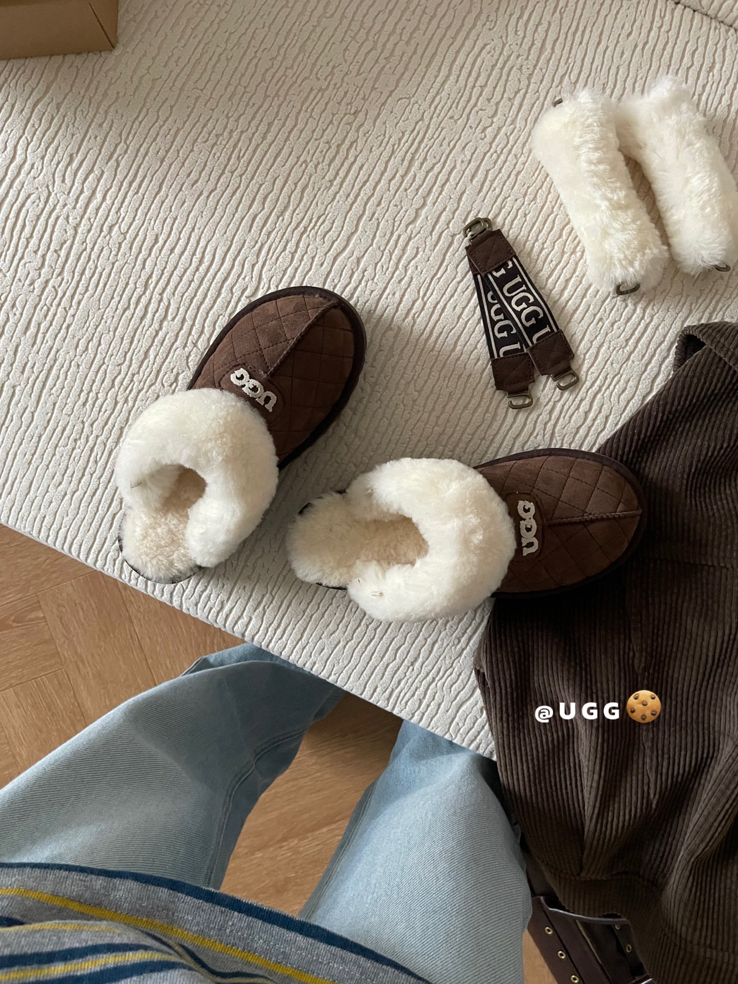 💰280𝐔.𝐠𝐠  三穿刺绣面包拖 🍞
一鞋多穿噢 🧸两副替换带子
Col：栗色 /沙色/巴旦木/咖色
Size：35-40