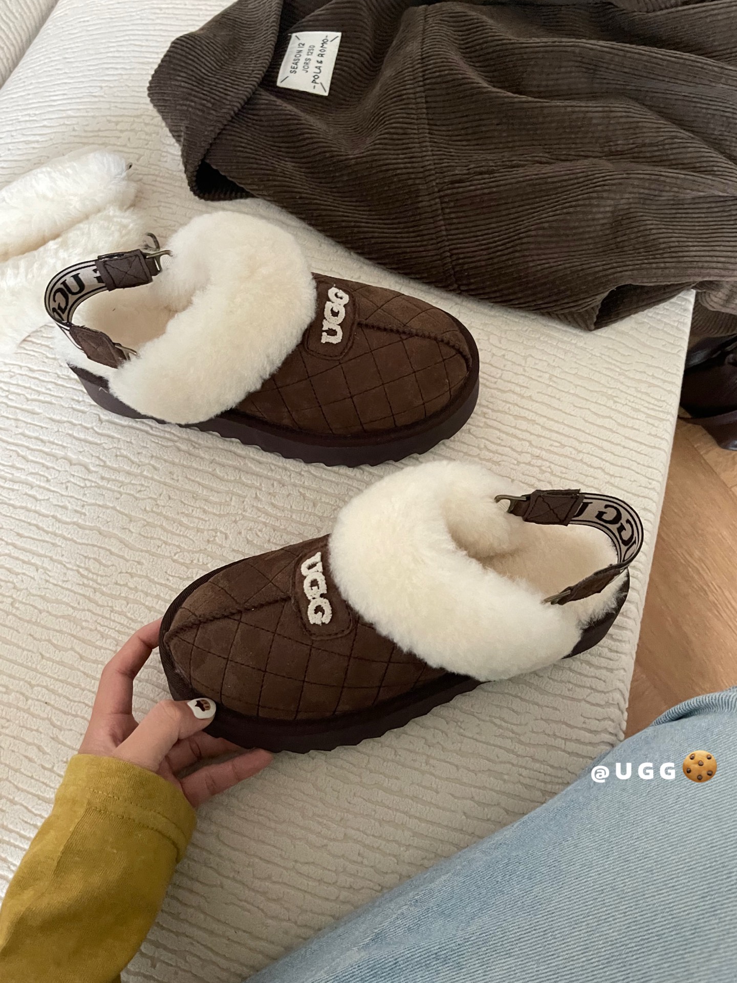 💰280𝐔.𝐠𝐠  三穿刺绣面包拖 🍞
一鞋多穿噢 🧸两副替换带子
Col：栗色 /沙色/巴旦木/咖色
Size：35-40