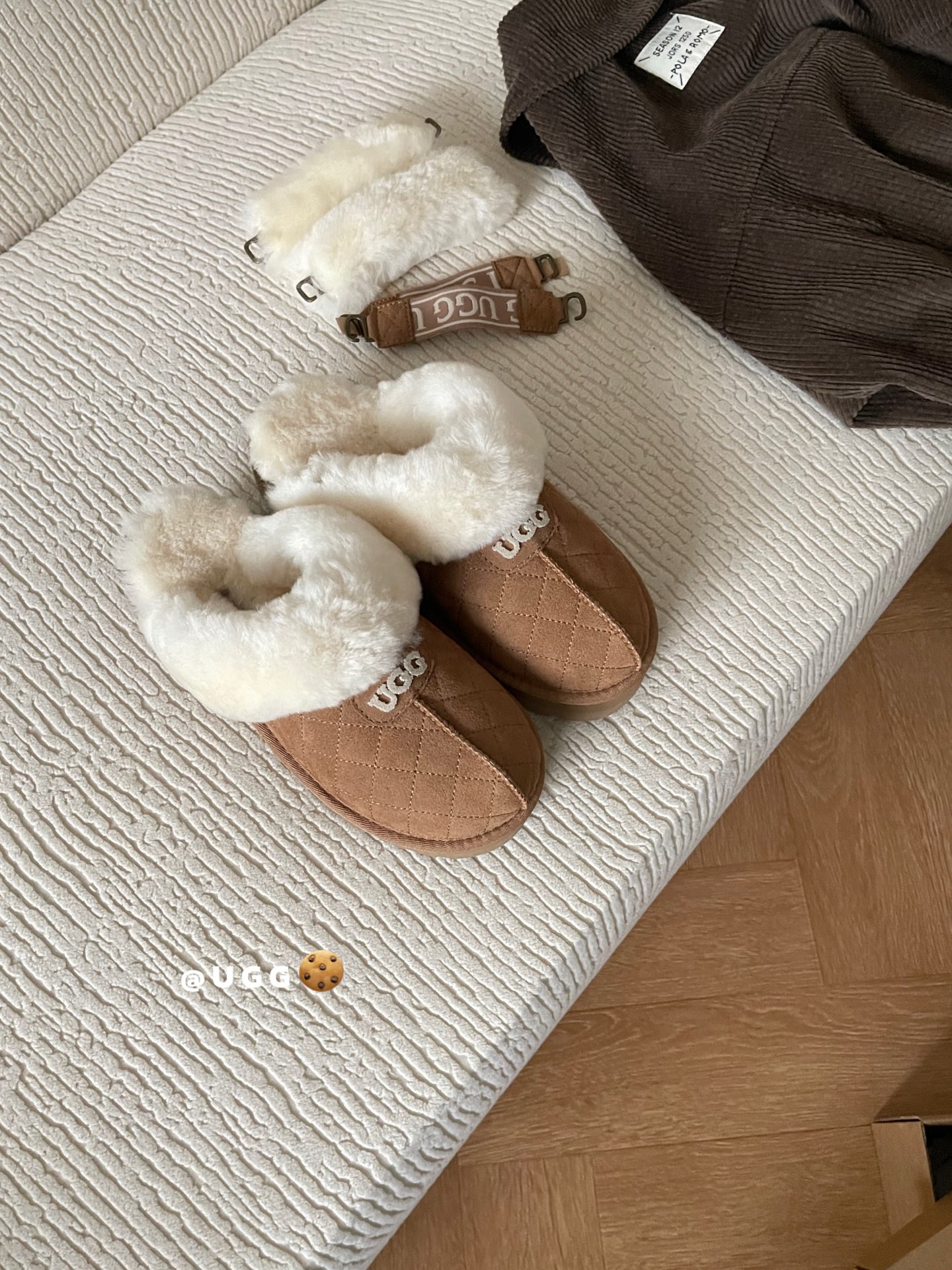 𝐔.𝐠𝐠 三穿刺绣面包拖 🍞一鞋多穿噢 🧸两副替换带子Col：栗色 /沙色/巴旦木/咖色Size：35-