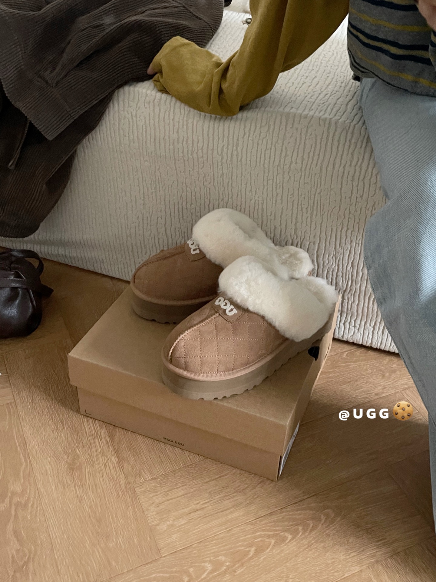 𝐔.𝐠𝐠 三穿刺绣面包拖 🍞一鞋多穿噢 🧸两副替换带子Col：栗色 /沙色/巴旦木/咖色Size：35-