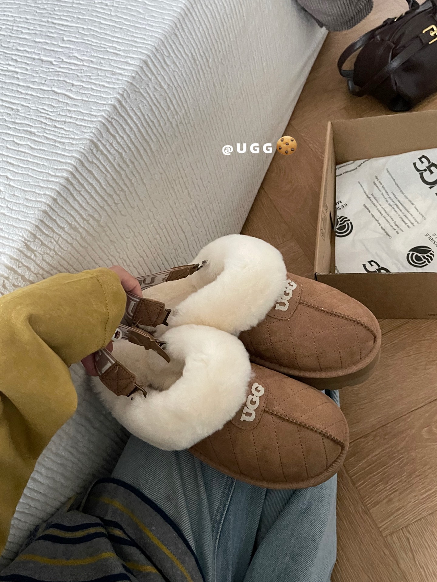 𝐔.𝐠𝐠 三穿刺绣面包拖 🍞一鞋多穿噢 🧸两副替换带子Col：栗色 /沙色/巴旦木/咖色Size：35-