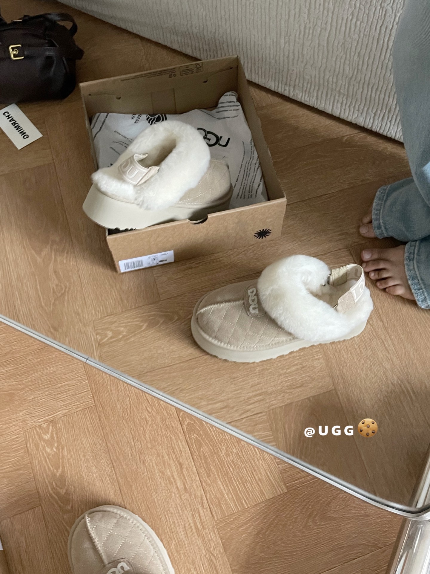 🔥𝐔.𝐠𝐠 三穿刺绣面包拖 🍞一鞋多穿噢 🧸两副替换带子Col：栗色 /沙色/巴旦木/咖色Size：35