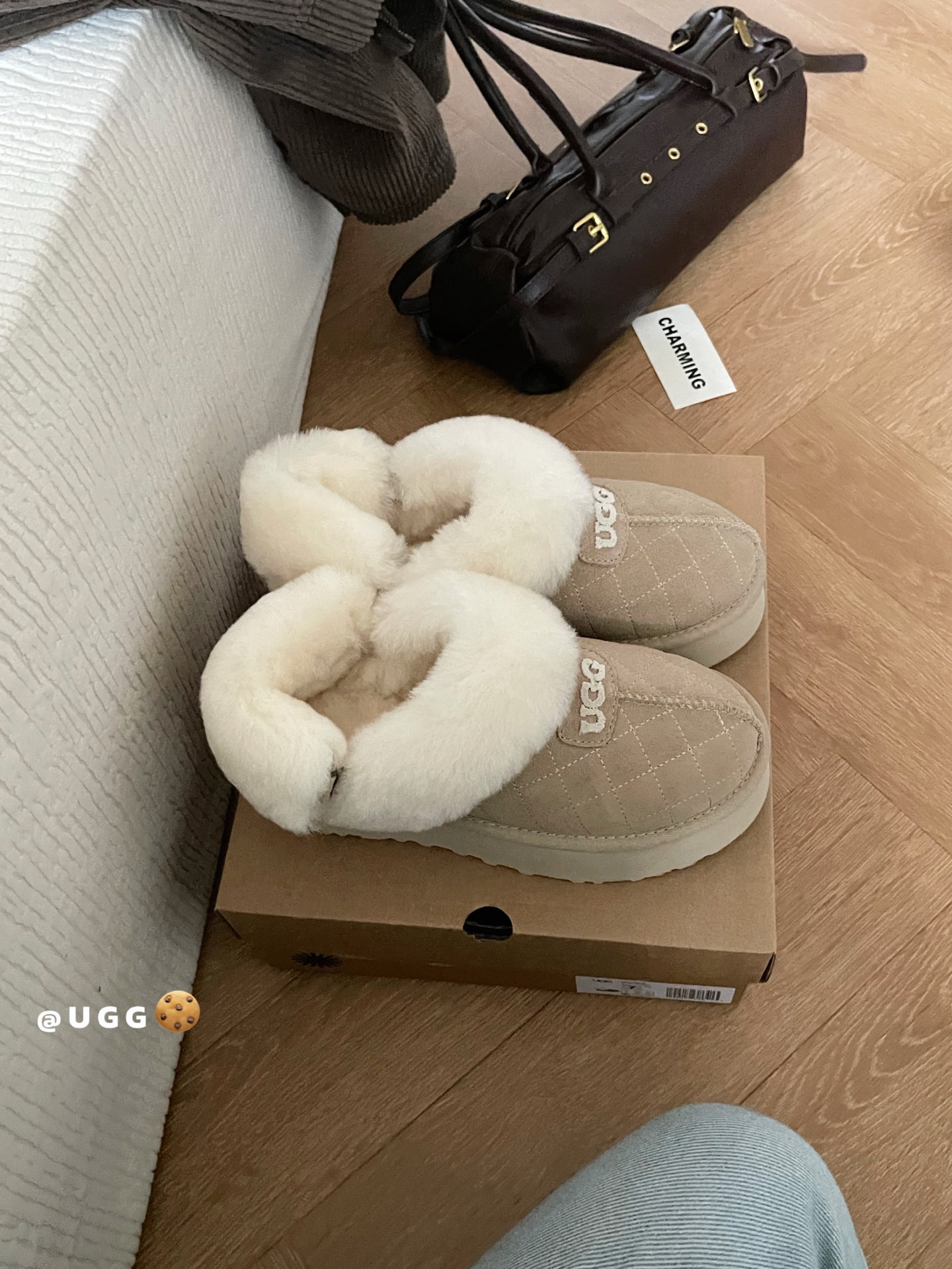 🔥𝐔.𝐠𝐠 三穿刺绣面包拖 🍞一鞋多穿噢 🧸两副替换带子Col：栗色 /沙色/巴旦木/咖色Size：35