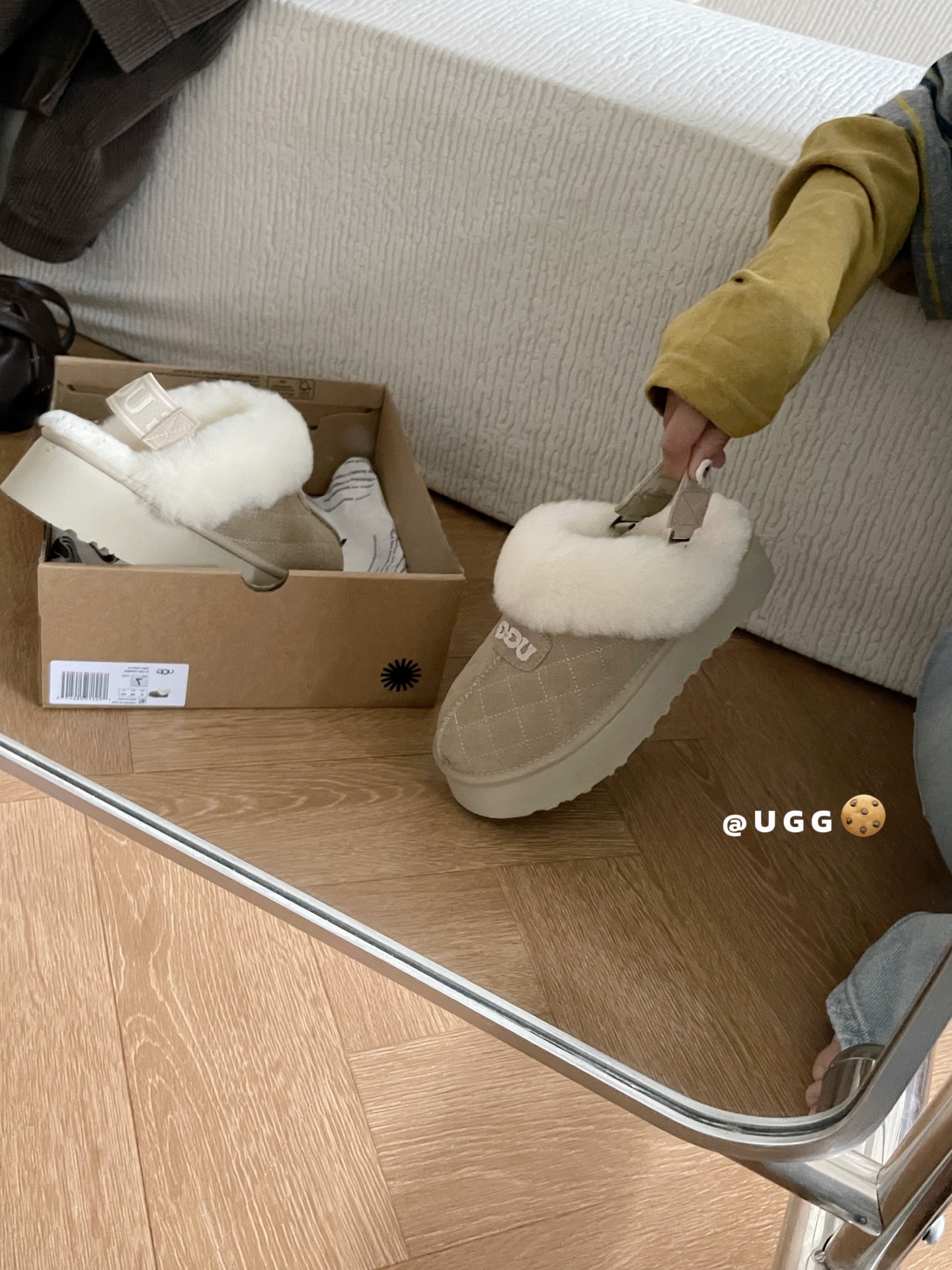 🔥𝐔.𝐠𝐠 三穿刺绣面包拖 🍞一鞋多穿噢 🧸两副替换带子Col：栗色 /沙色/巴旦木/咖色Size：35