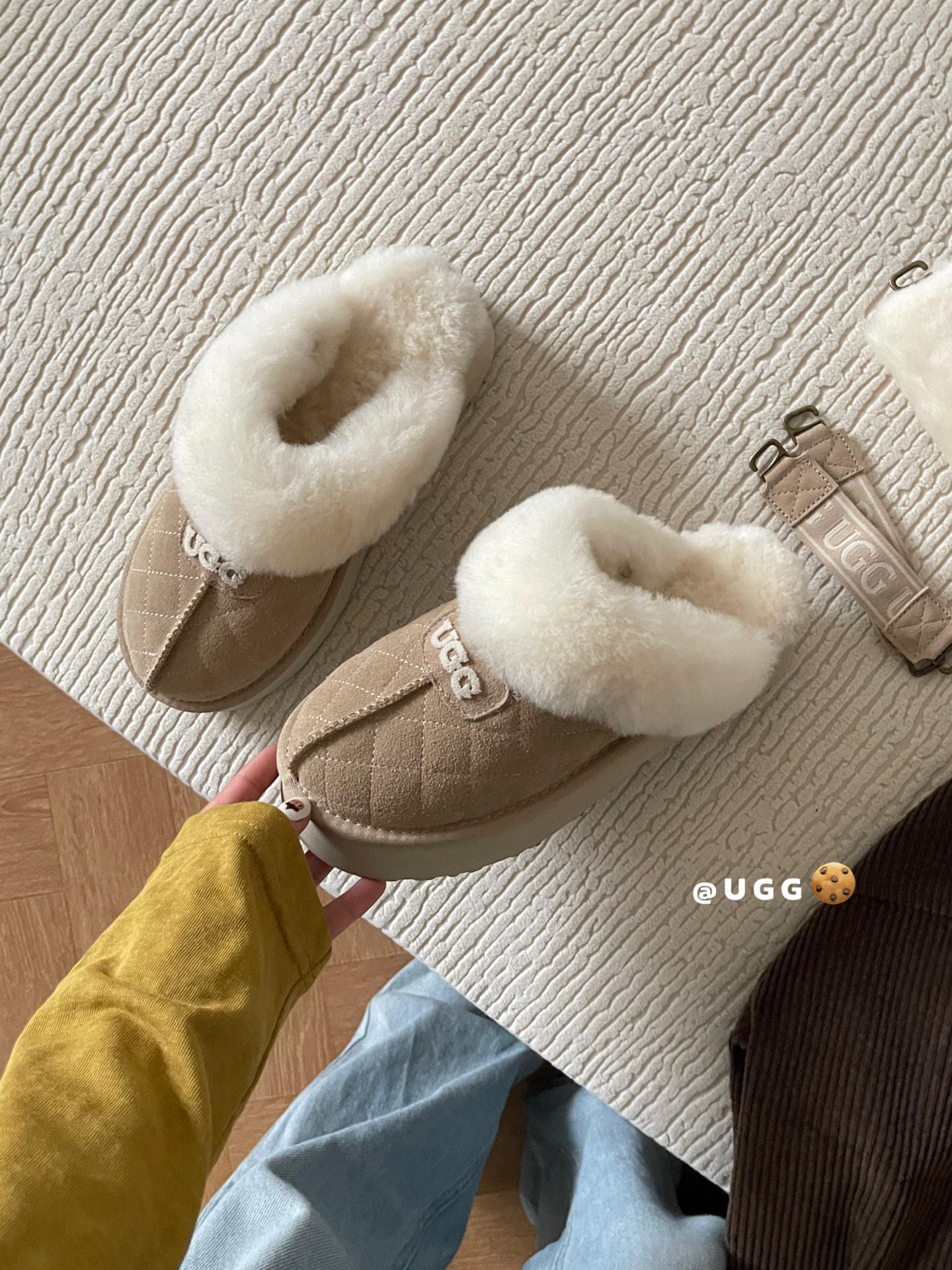 🔥𝐔.𝐠𝐠 三穿刺绣面包拖 🍞一鞋多穿噢 🧸两副替换带子Col：栗色 /沙色/巴旦木/咖色Size：35