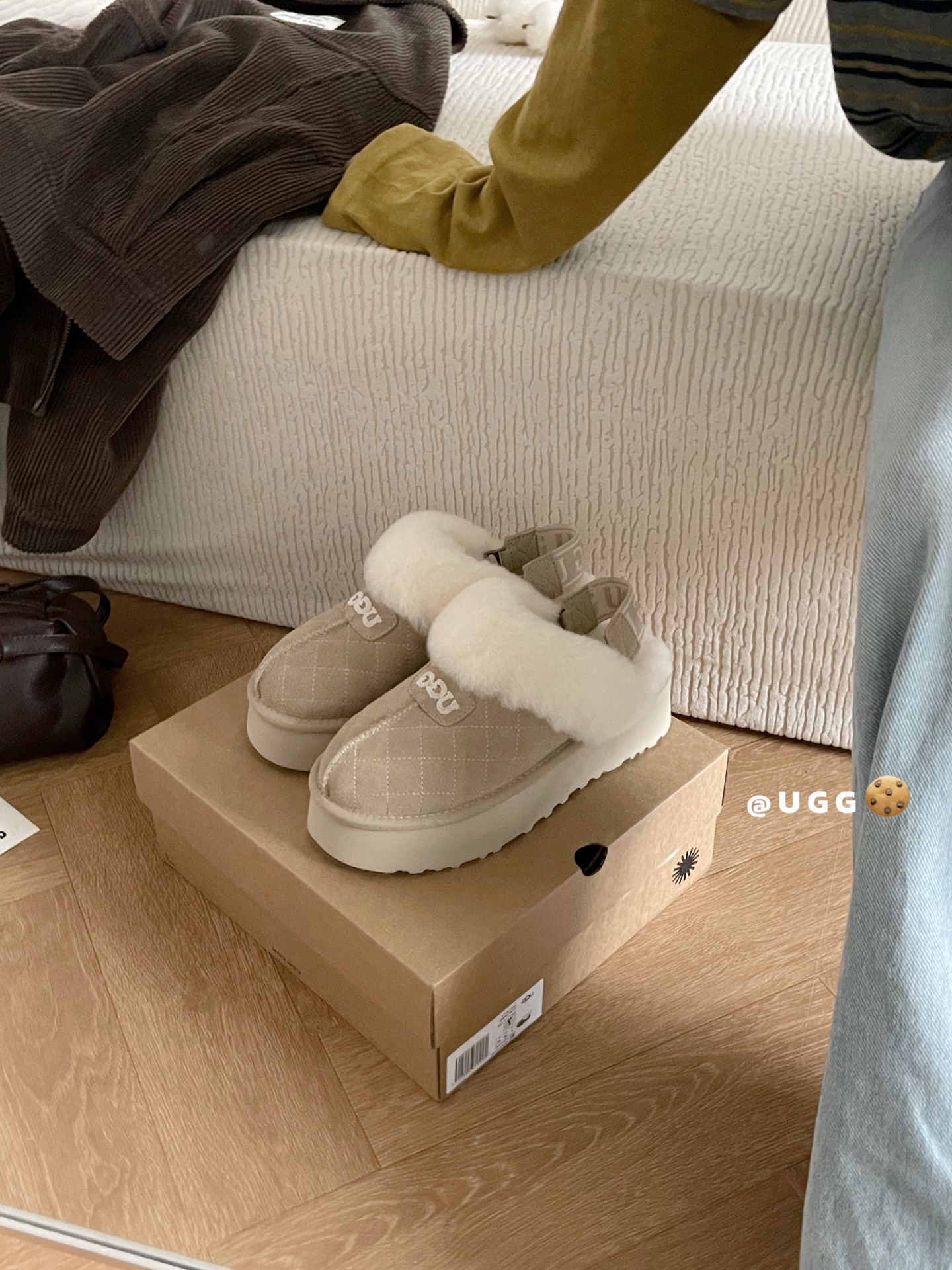 🔥𝐔.𝐠𝐠 三穿刺绣面包拖 🍞一鞋多穿噢 🧸两副替换带子Col：栗色 /沙色/巴旦木/咖色Size：35