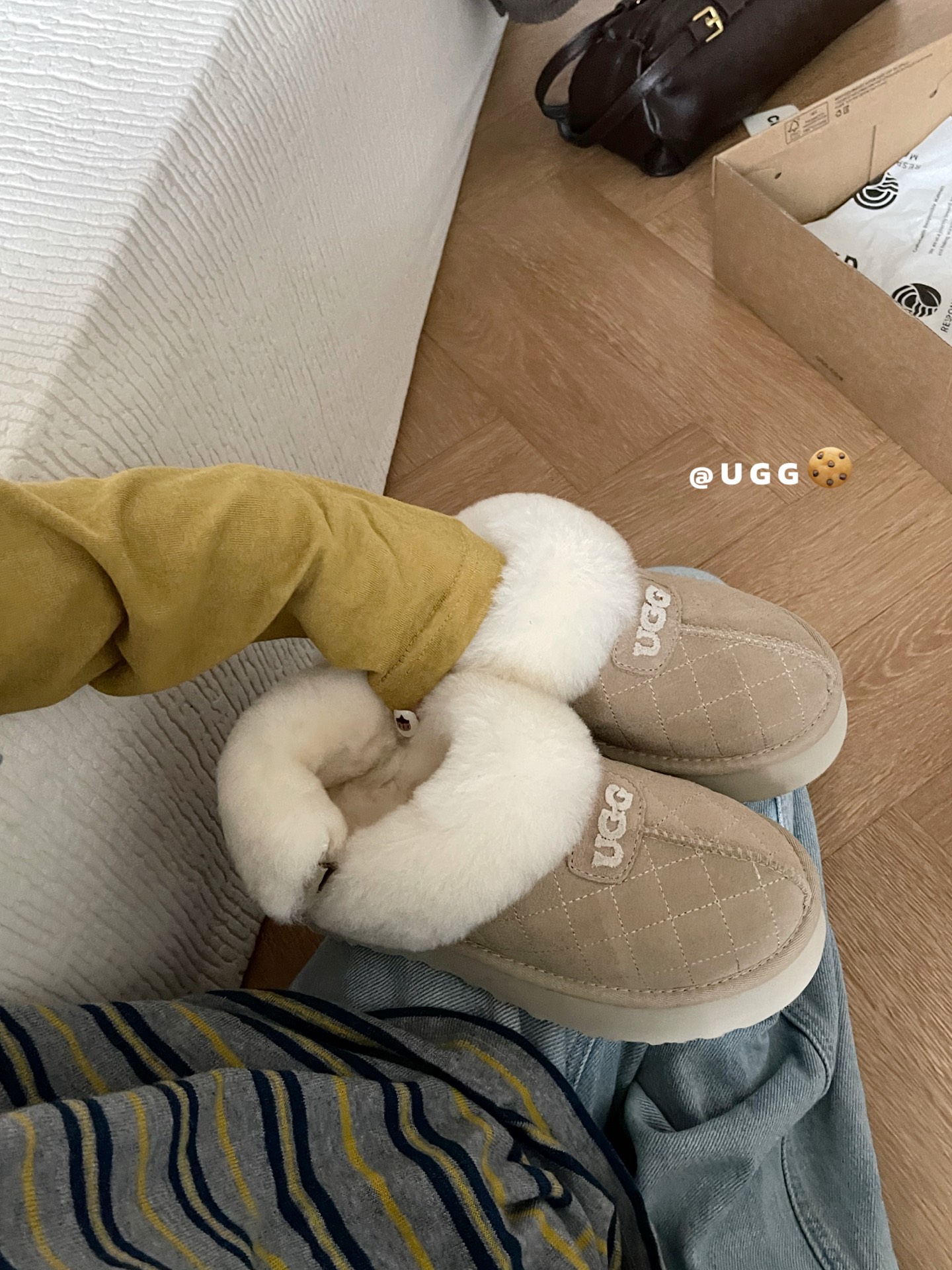 🔥𝐔.𝐠𝐠 三穿刺绣面包拖 🍞一鞋多穿噢 🧸两副替换带子Col：栗色 /沙色/巴旦木/咖色Size：35