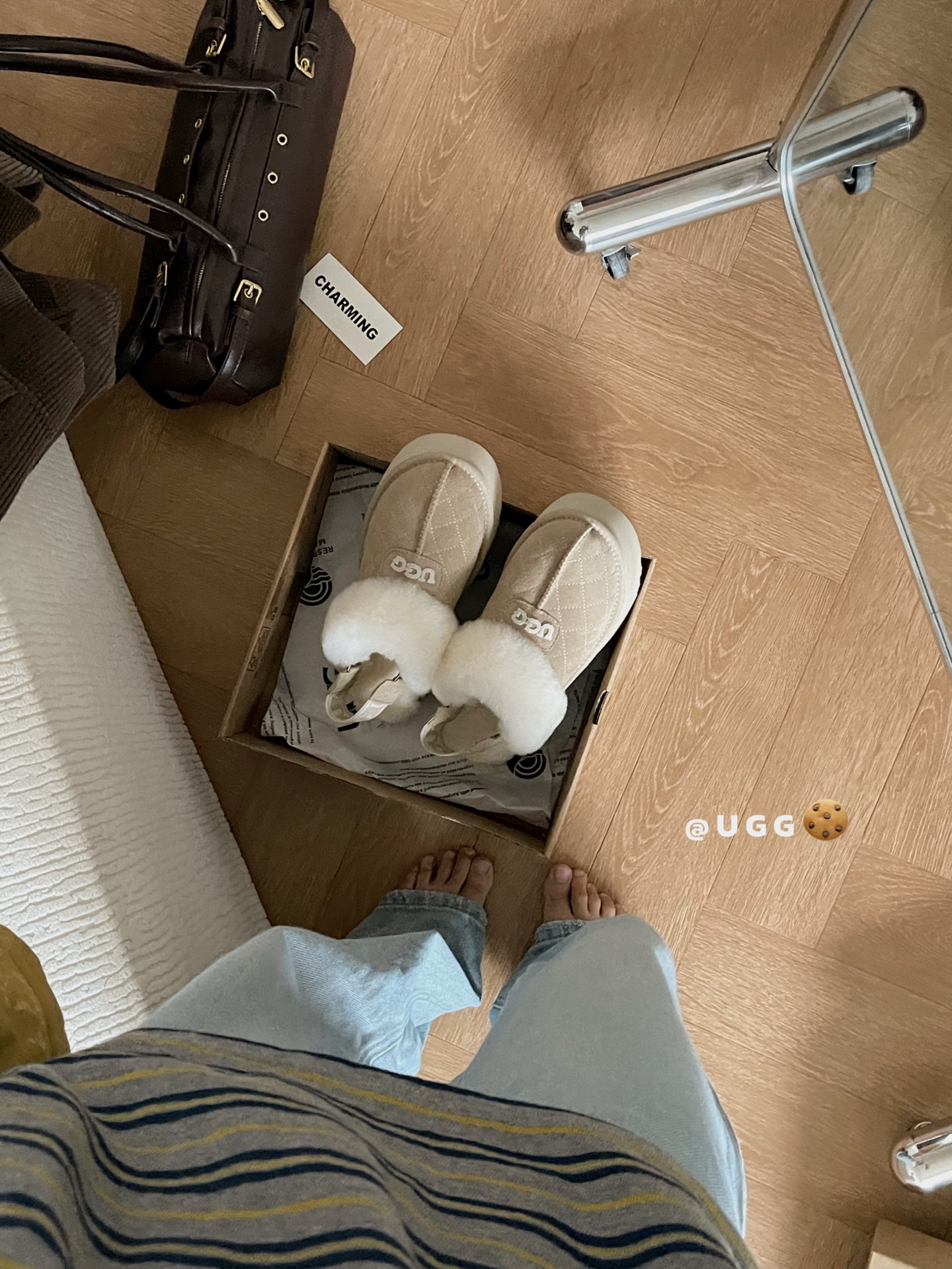 🔥𝐔.𝐠𝐠 三穿刺绣面包拖 🍞一鞋多穿噢 🧸两副替换带子Col：栗色 /沙色/巴旦木/咖色Size：35