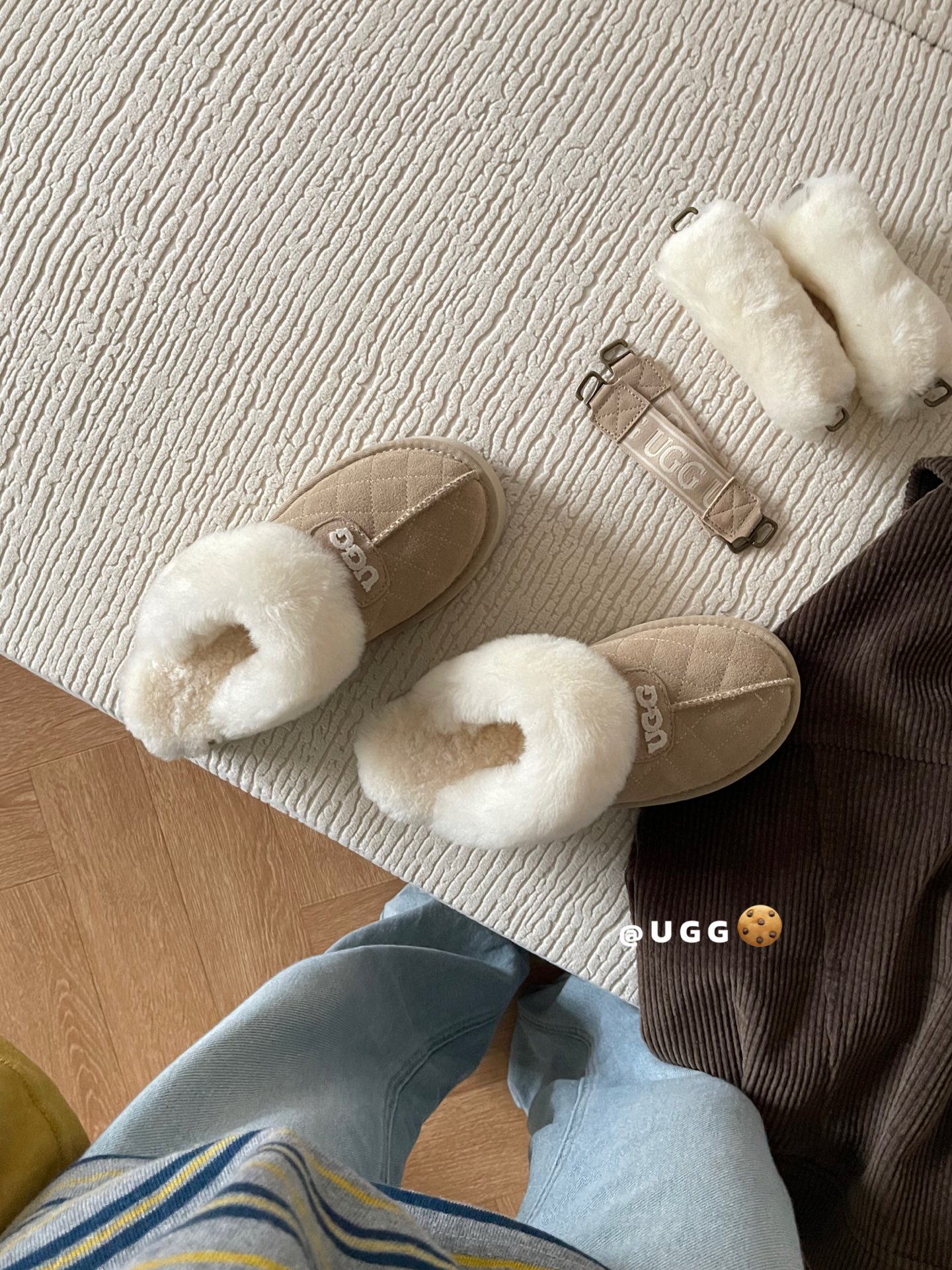 🔥𝐔.𝐠𝐠 三穿刺绣面包拖 🍞一鞋多穿噢 🧸两副替换带子Col：栗色 /沙色/巴旦木/咖色Size：35