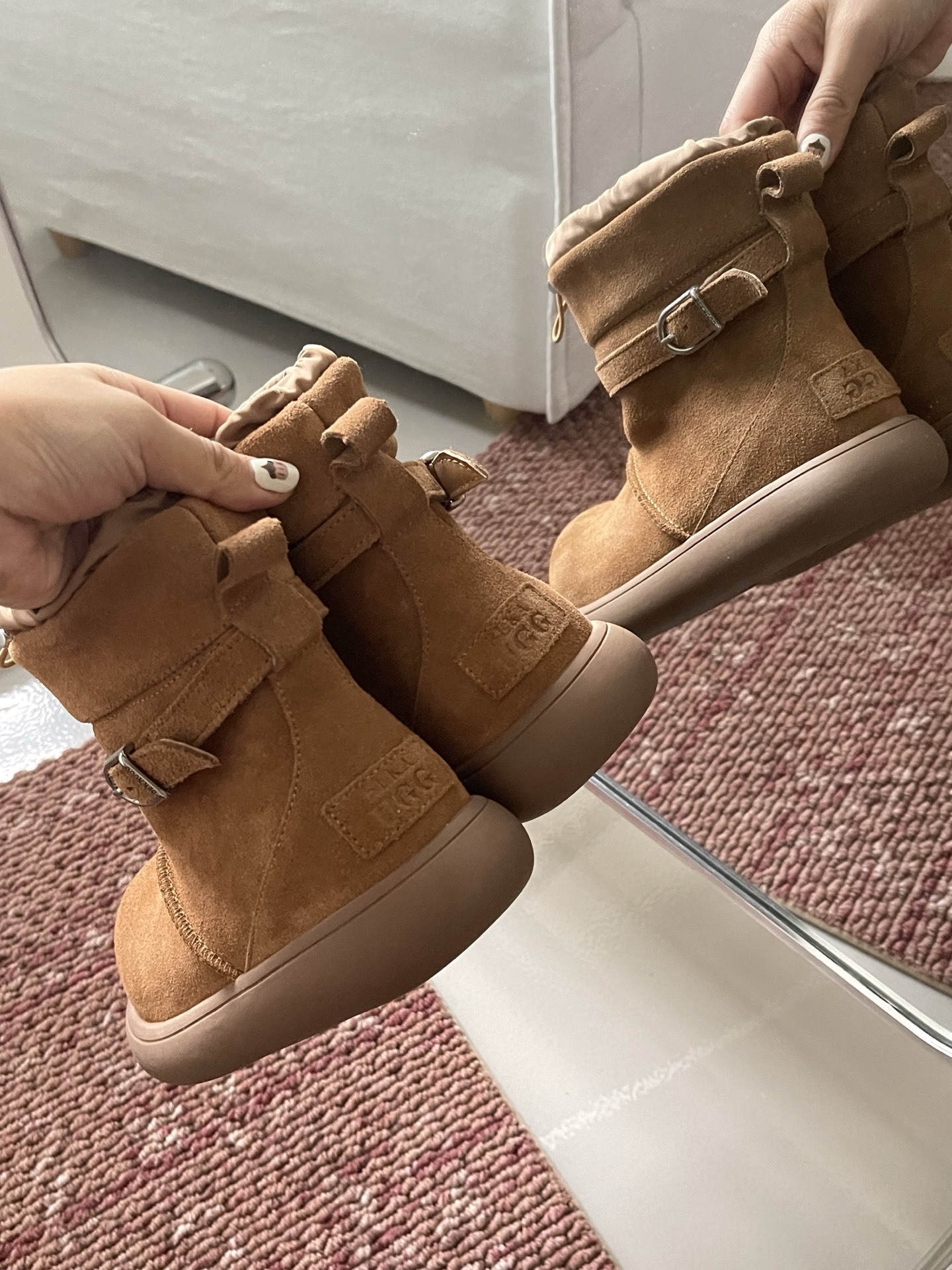 🔥𝐔.𝐠𝐠 抽绳王一博土豆靴▪️ 鞋面是自带高级感的磨砂皮,质感绝了!▪️ 鞋口的抽绳设计太心机!收紧是
