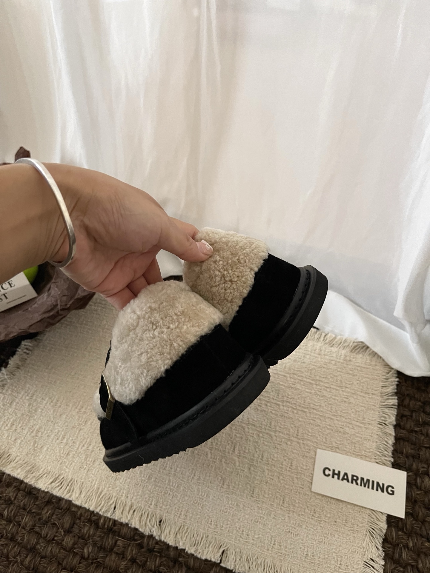 🔥𝐔*𝐠 ₂₀₂₅ . 翻毛泰迪乐福鞋鞋面皮革缝制logo 质感超棒翻毛搭扣设计 满满精致复古风牛反绒搭