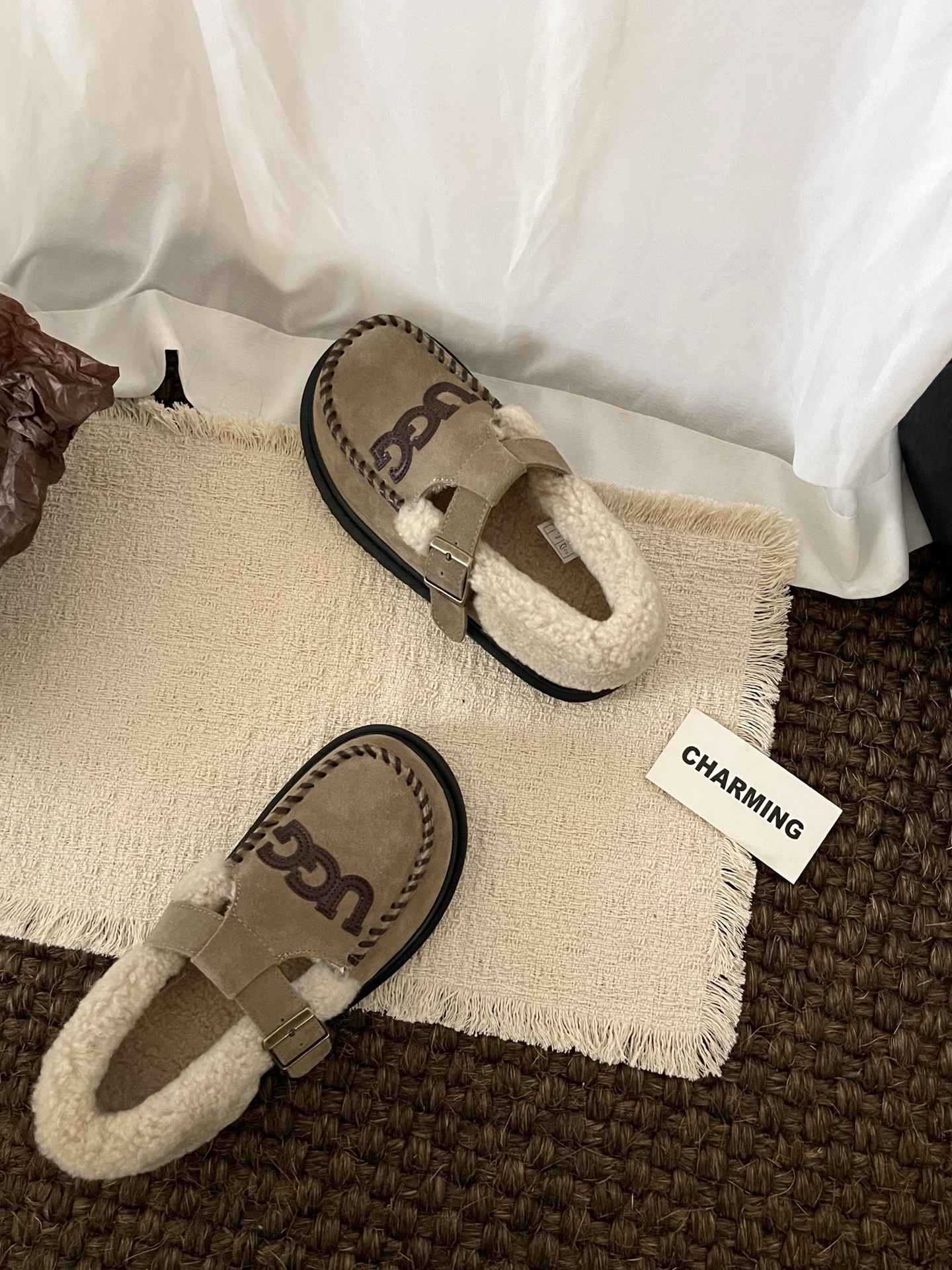 🔥𝐔*𝐠 ₂₀₂₅ . 翻毛泰迪乐福鞋鞋面皮革缝制logo 质感超棒翻毛搭扣设计 满满精致复古风牛反绒搭