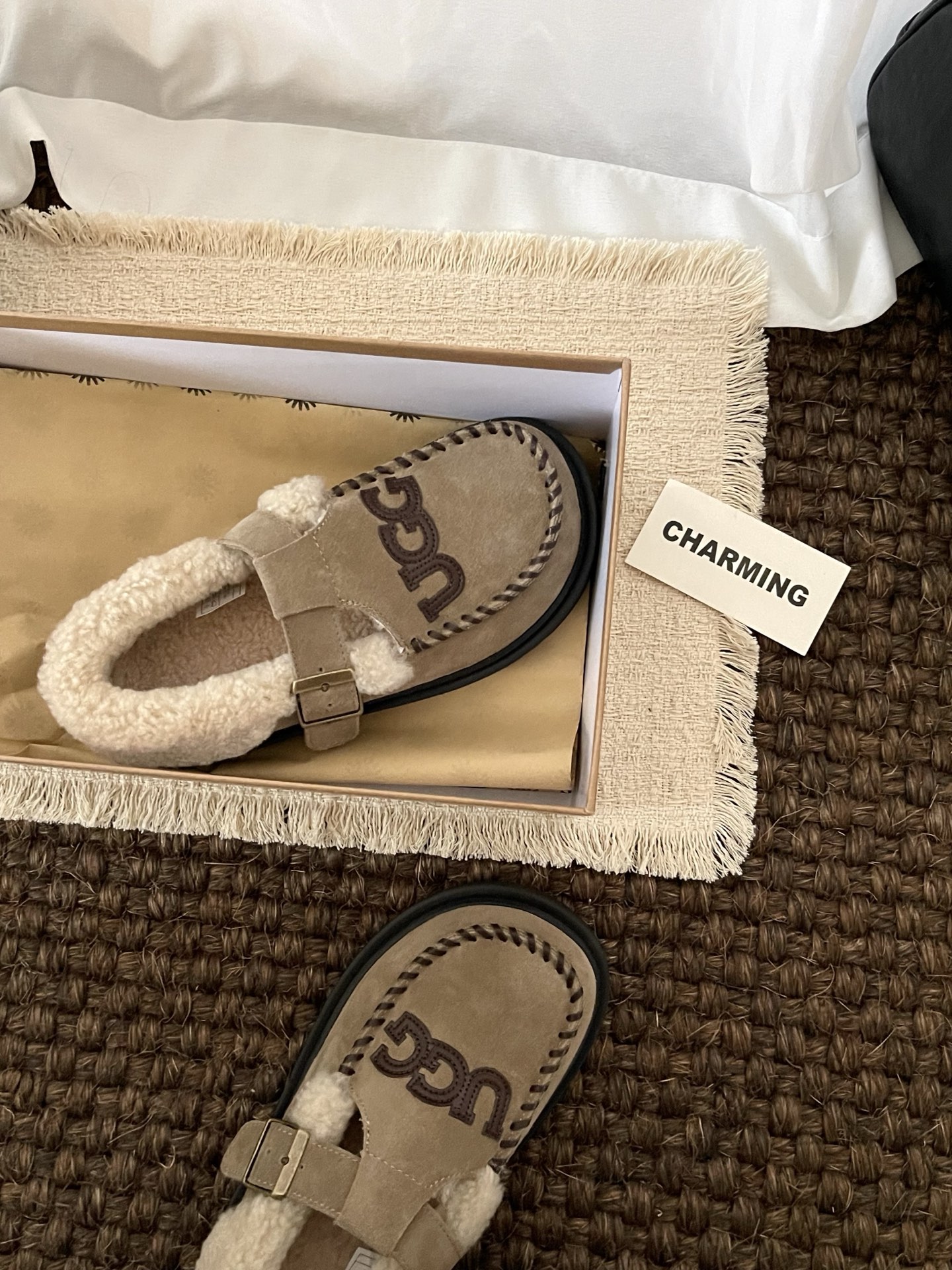 🔥𝐔*𝐠 ₂₀₂₅ . 翻毛泰迪乐福鞋鞋面皮革缝制logo 质感超棒翻毛搭扣设计 满满精致复古风牛反绒搭
