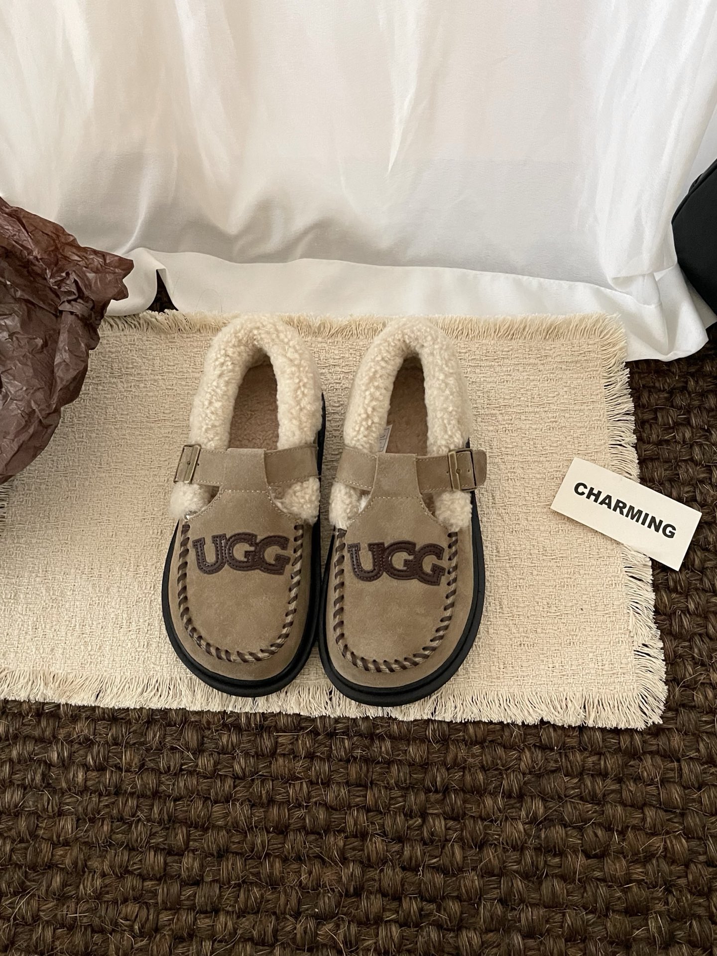 🔥𝐔*𝐠 ₂₀₂₅ . 翻毛泰迪乐福鞋鞋面皮革缝制logo 质感超棒翻毛搭扣设计 满满精致复古风牛反绒搭