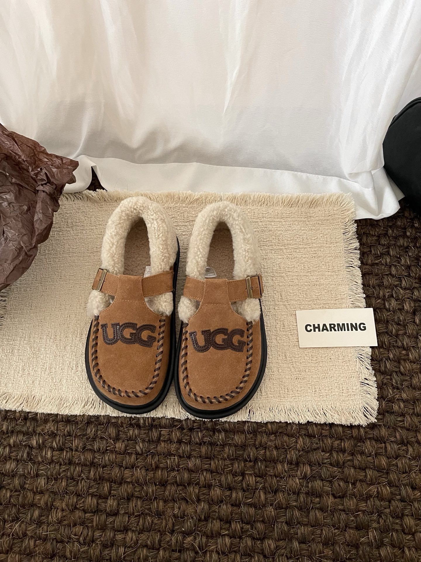 🔥𝐔*𝐠 ₂₀₂₅ . 翻毛泰迪乐福鞋鞋面皮革缝制logo 质感超棒翻毛搭扣设计 满满精致复古风牛反绒搭