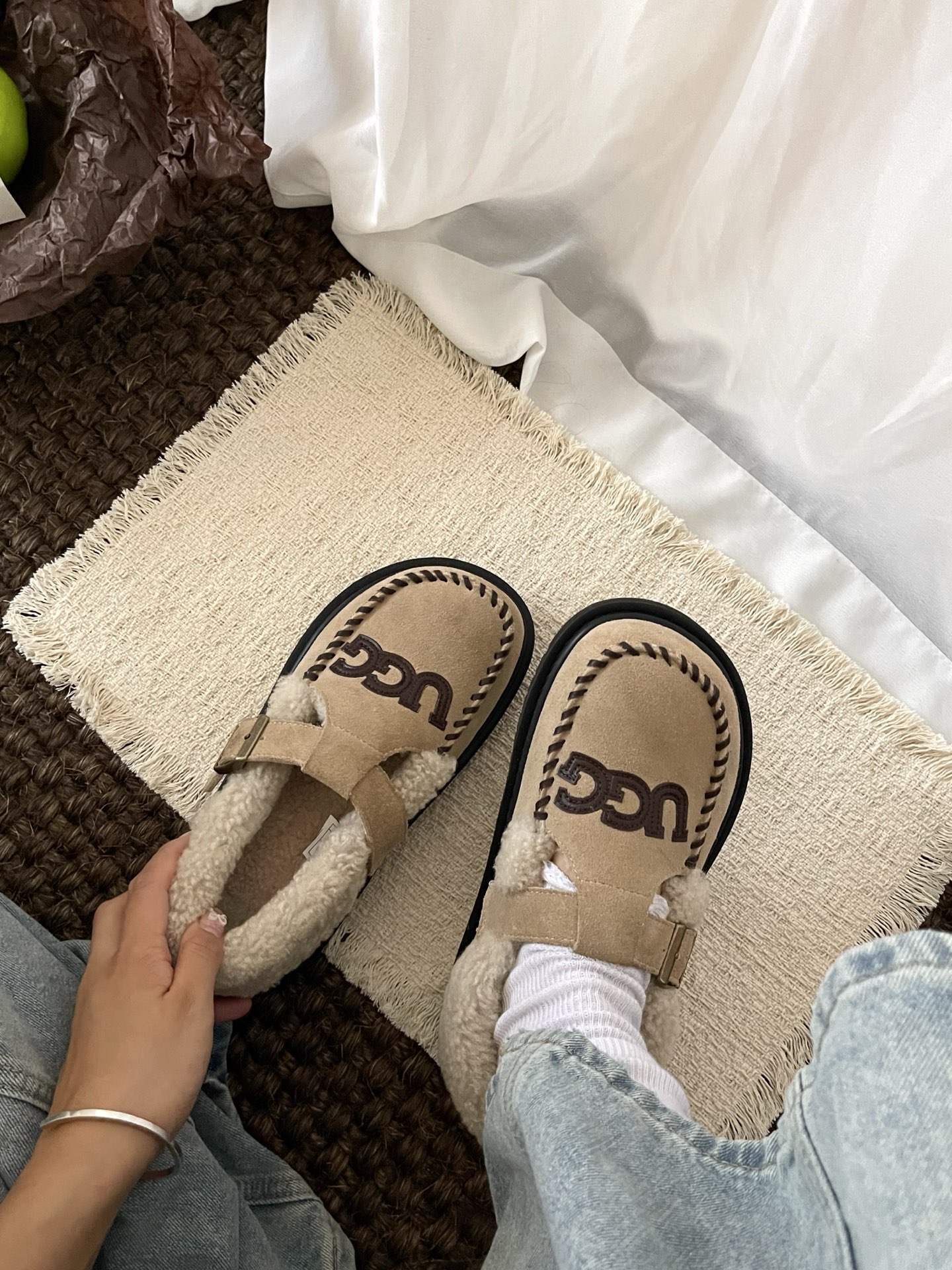 🔥𝐔*𝐠 ₂₀₂₅ . 翻毛泰迪乐福鞋鞋面皮革缝制logo 质感超棒翻毛搭扣设计 满满精致复古风牛反绒搭