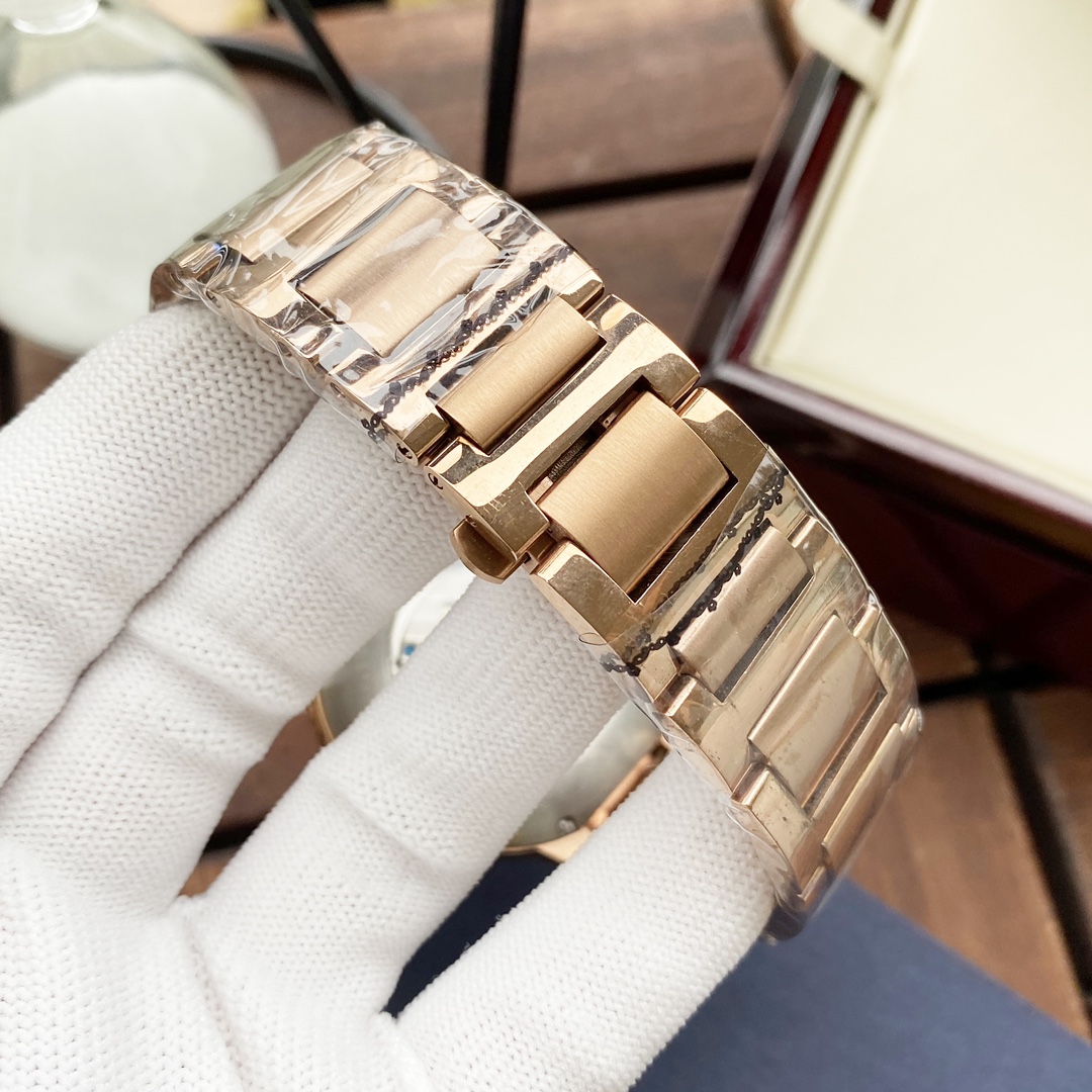 Cartier 全新风格 典雅 卡地亚-Cartier 男士腕表 全自动机械机芯 矿物强化玻璃 316L精钢表壳 精钢表带 潮流 商务休闲 尺寸:径44mm 厚度12mm