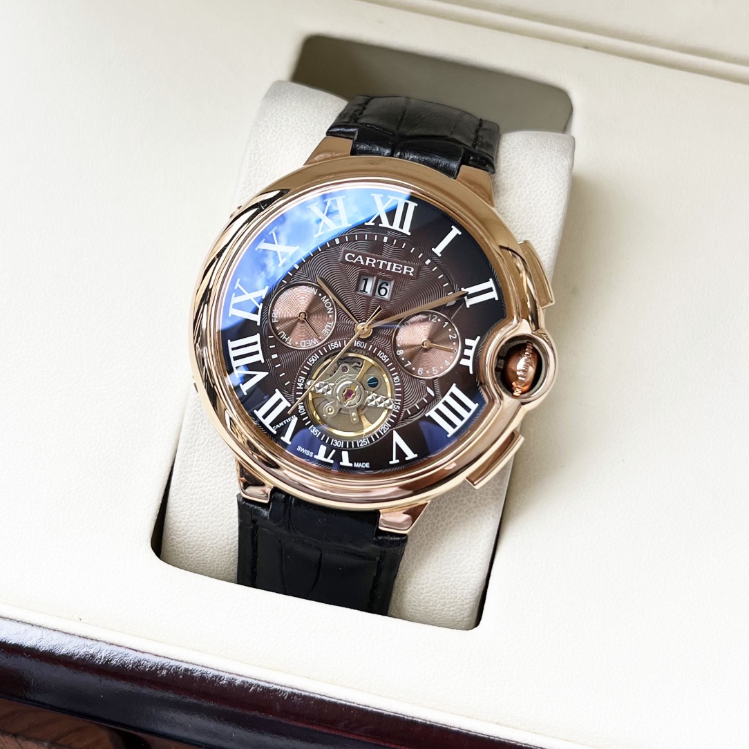 白壳550，玫瑰金570。【全新风格 经典热卖】卡地亚-Cartier  男士腕表 全自动机械机芯  矿物强化玻璃 316L精钢表壳 真皮表带 时尚休闲 商务必备 尺寸:直径44mm 厚度12mm