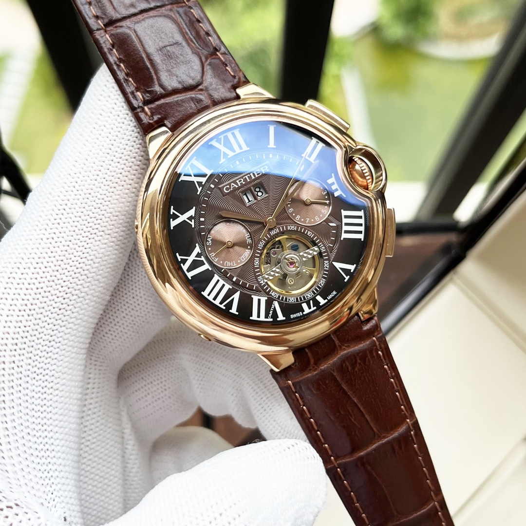 白壳550，玫瑰金570。【全新风格 经典热卖】卡地亚-Cartier  男士腕表 全自动机械机芯  矿物强化玻璃 316L精钢表壳 真皮表带 时尚休闲 商务必备 尺寸:直径44mm 厚度12mm