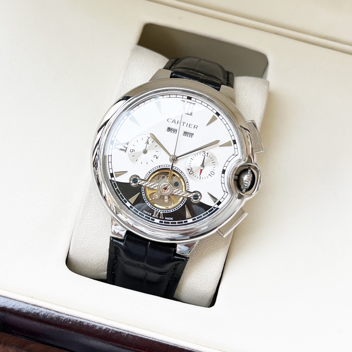 Cartier 白壳 玫瑰金 【优雅气质 】卡地亚-Cartier 男士腕表 全自动机械机芯 矿物强化玻璃 316L精钢表壳 真皮表带 休闲 商务 尺寸:径44mm 厚度12mm