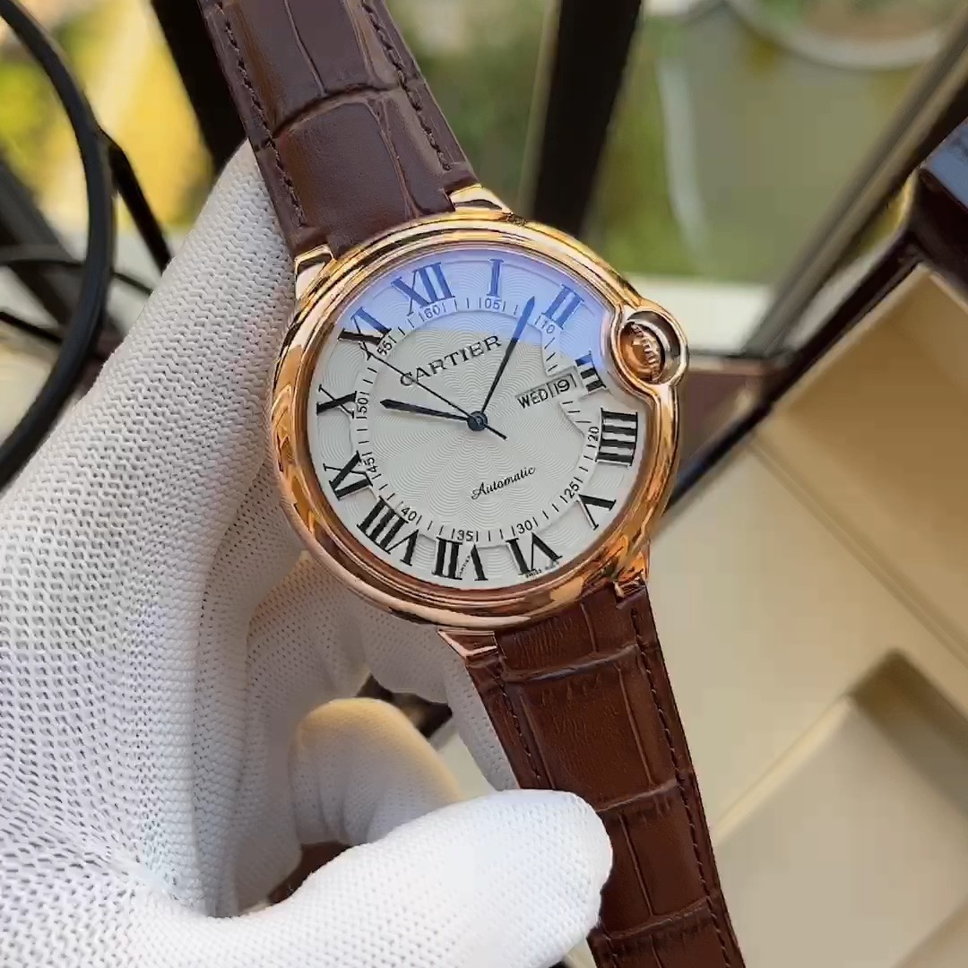 Cartier 简约 优雅大方卡地亚-Cartier 男士腕表 全自动机械机芯 矿物强化玻璃 316L精钢表壳 真皮表带 全新风格 商务休闲 尺寸:径44mm 厚度12mm