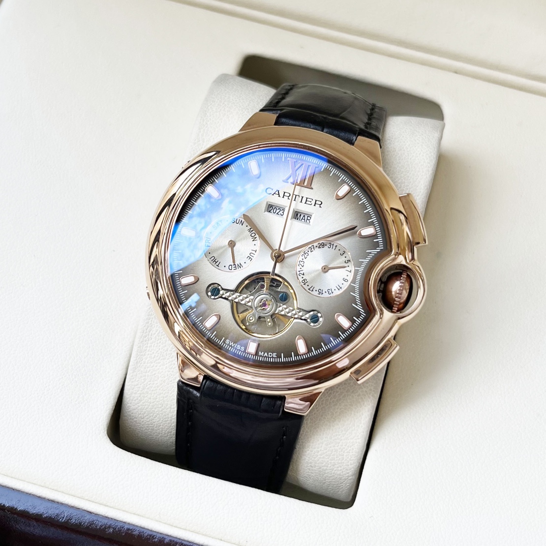 Cartier 白壳 玫金壳 【全新风格 】卡地亚-Cartier 男士腕表 全自动机械机芯 矿物强化玻璃 316L精钢表壳 真皮表带 休闲 商务 尺寸:径44mm 厚度12mm