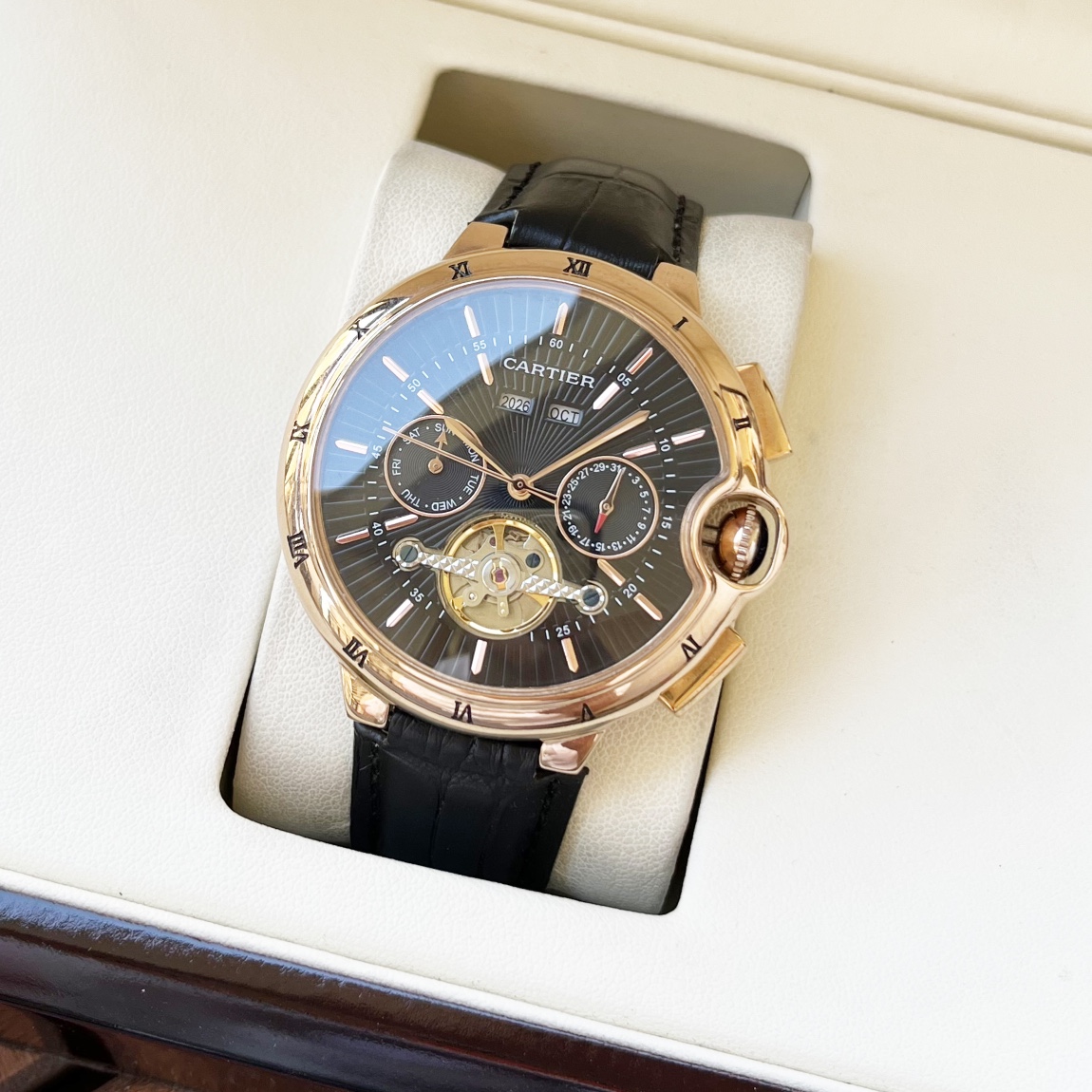 Cartier 白壳 玫瑰金 【优雅气质 】卡地亚-Cartier 男士腕表 全自动机械机芯 矿物强化玻璃 316L精钢表壳 真皮表带 休闲 商务 尺寸:径44mm 厚度12mm