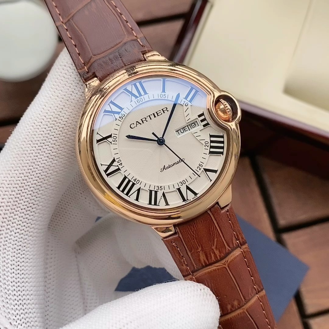 Cartier 简约 优雅大方卡地亚-Cartier 男士腕表 全自动机械机芯 矿物强化玻璃 316L精钢表壳 真皮表带 全新风格 商务休闲 尺寸:直径44mm 厚度12mm