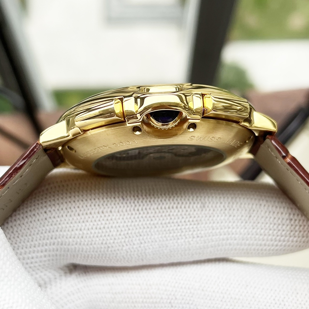 Cartier 白壳 玫金壳 【全新风格 】卡地亚-Cartier 男士腕表 全自动机械机芯 矿物强化玻璃 316L精钢表壳 真皮表带 休闲 商务 尺寸:直径44mm 厚度12mm