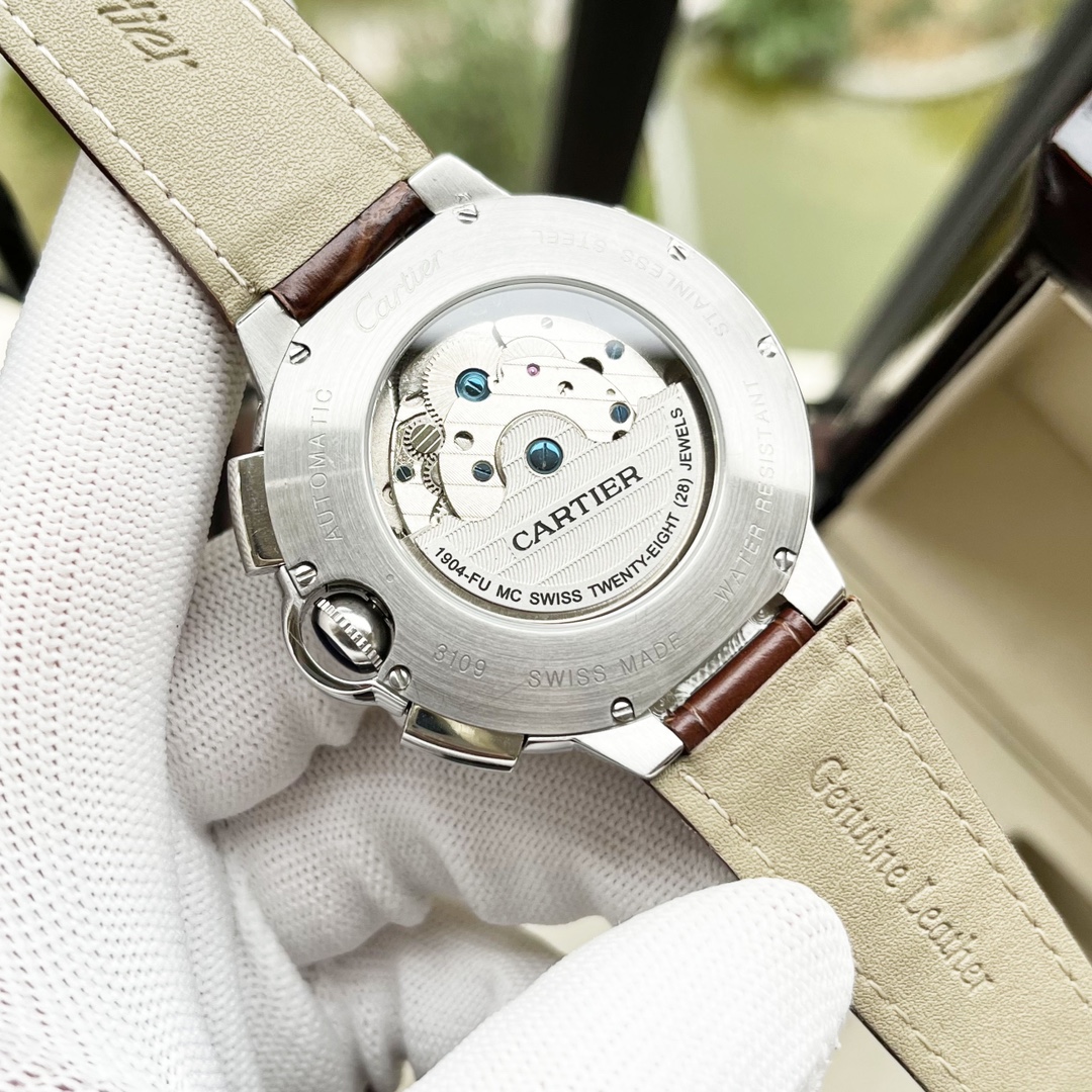 Cartier 全新设计 典雅 卡地亚-Cartier 男士腕表 全自动机械机芯 矿物强化玻璃 316L精钢表壳 真皮表带 休闲 商务 尺寸:径44mm 厚度12mm