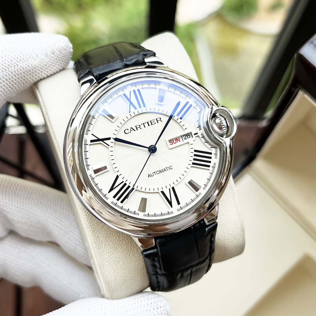 Cartier 简约 优雅大方卡地亚-Cartier 男士腕表 全自动机械机芯 矿物强化玻璃 316L精钢表壳 真皮表带 全新风格 商务休闲 尺寸:径44mm 厚度12mm