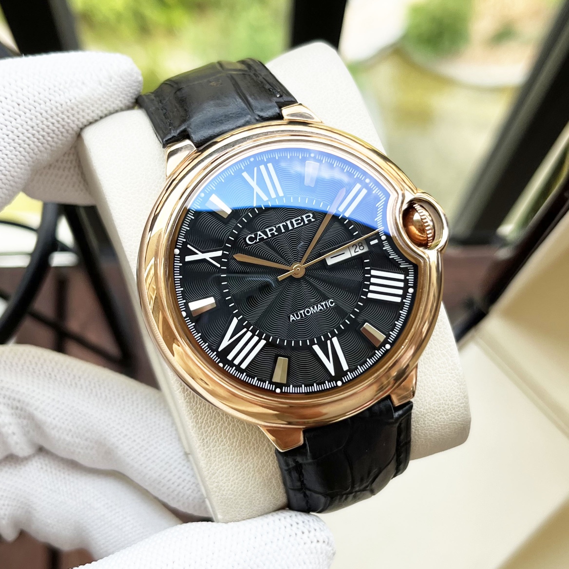 Cartier 简约 优雅大方卡地亚-Cartier 男士腕表 全自动机械机芯 矿物强化玻璃 316L精钢表壳 真皮表带 全新风格 商务休闲 尺寸:径44mm 厚度12mm