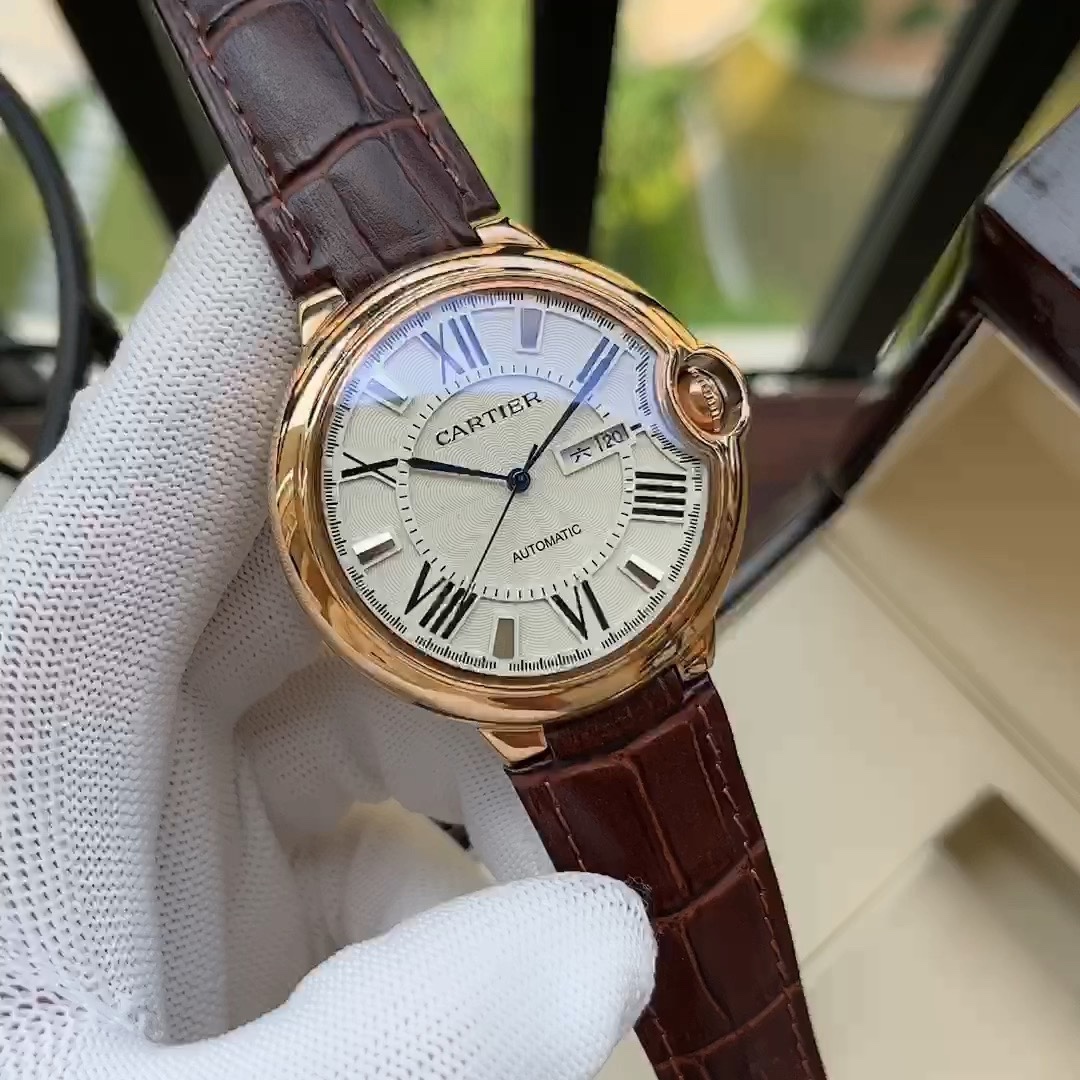 Cartier 简约 优雅大方卡地亚-Cartier 男士腕表 全自动机械机芯 矿物强化玻璃 316L精钢表壳 真皮表带 全新风格 商务休闲 尺寸:径44mm 厚度12mm