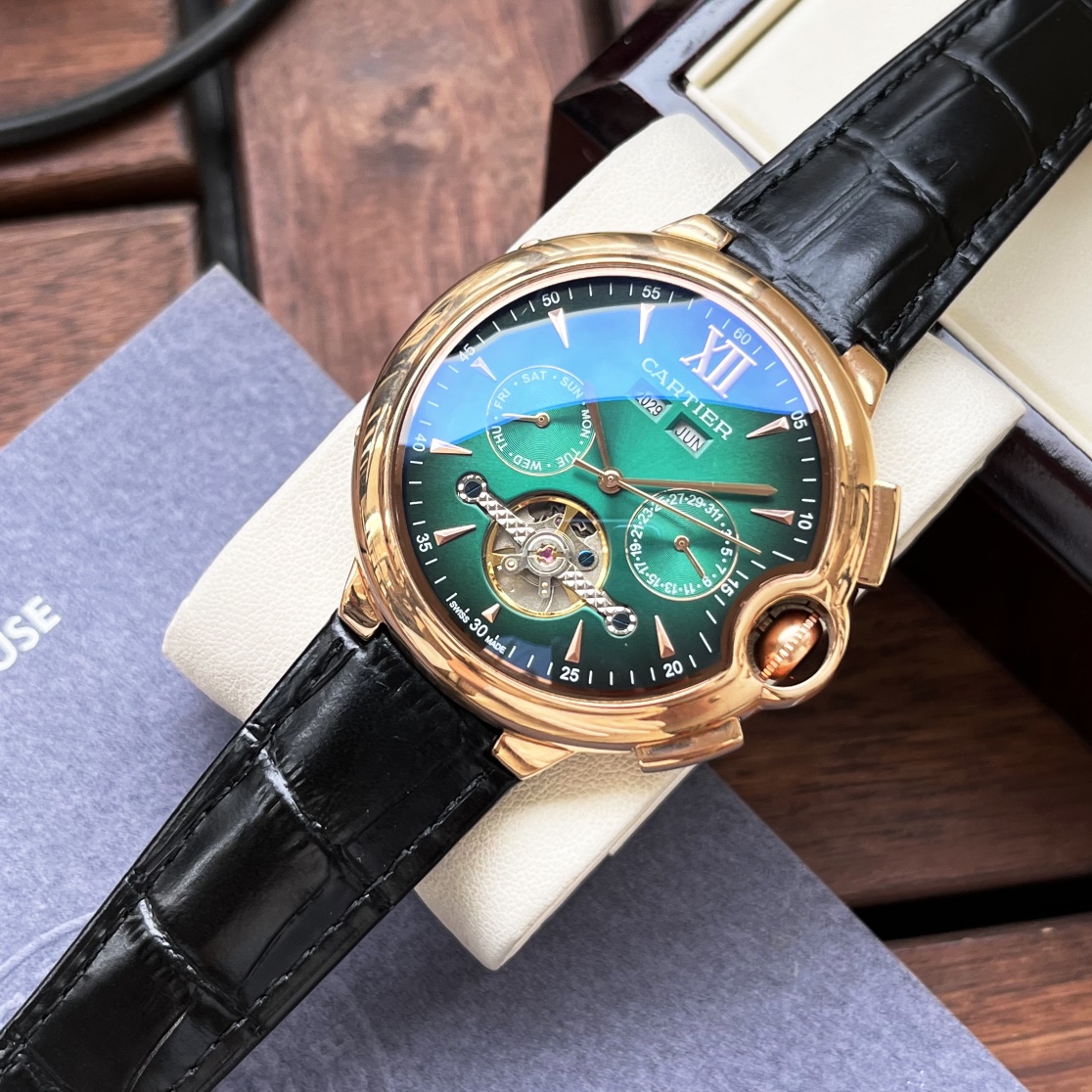 Cartier 白壳 玫瑰金 钢带+30 【全新风格 】卡地亚-Cartier 男士腕表 全自动机械机芯 矿物强化玻璃 316L精钢表壳 真皮/精钢表带 休闲 商务 尺寸:径44mm 厚度12mm