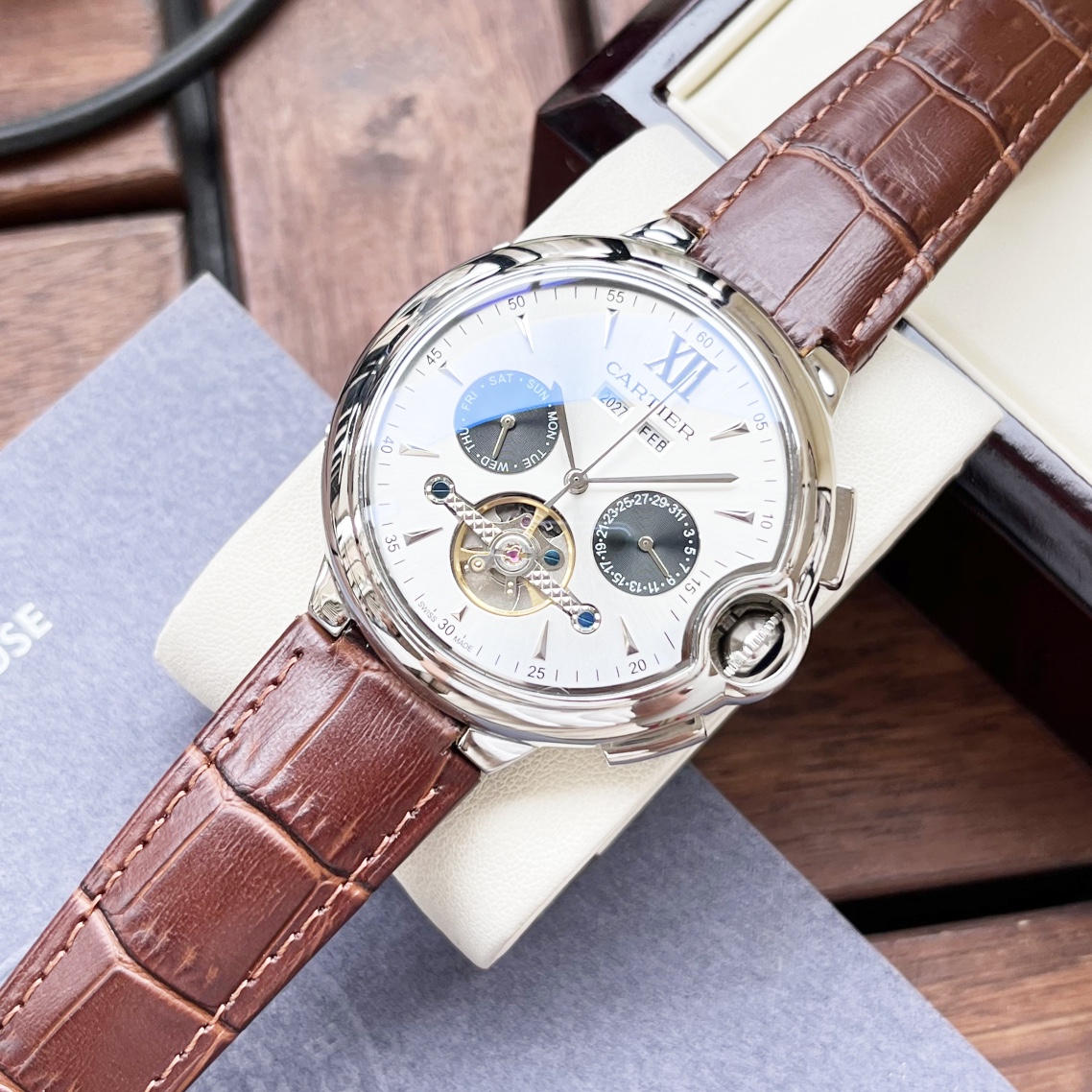 Cartier 白壳 玫瑰金 钢带+30 【全新风格 】卡地亚-Cartier 男士腕表 全自动机械机芯 矿物强化玻璃 316L精钢表壳 真皮/精钢表带 休闲 商务 尺寸:径44mm 厚度12mm