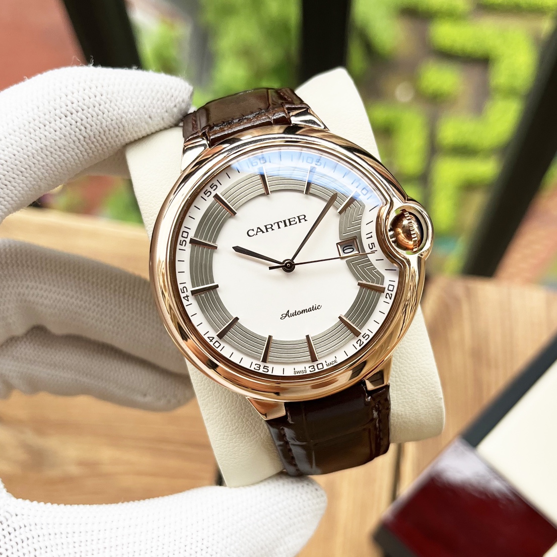 Cartier 白壳 玫瑰金 【简约 优雅大方】卡地亚-Cartier 男士腕表 全自动机械机芯 矿物强化玻璃 316L精钢表壳 真皮表带 全新风格 商务休闲 尺寸:直径44mm 厚度12mm