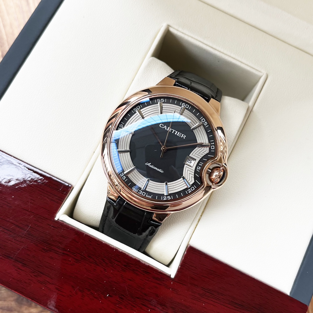 Cartier 白壳 玫瑰金 【简约 优雅大方】卡地亚-Cartier 男士腕表 全自动机械机芯 矿物强化玻璃 316L精钢表壳 真皮表带 全新风格 商务休闲 尺寸:直径44mm 厚度12mm