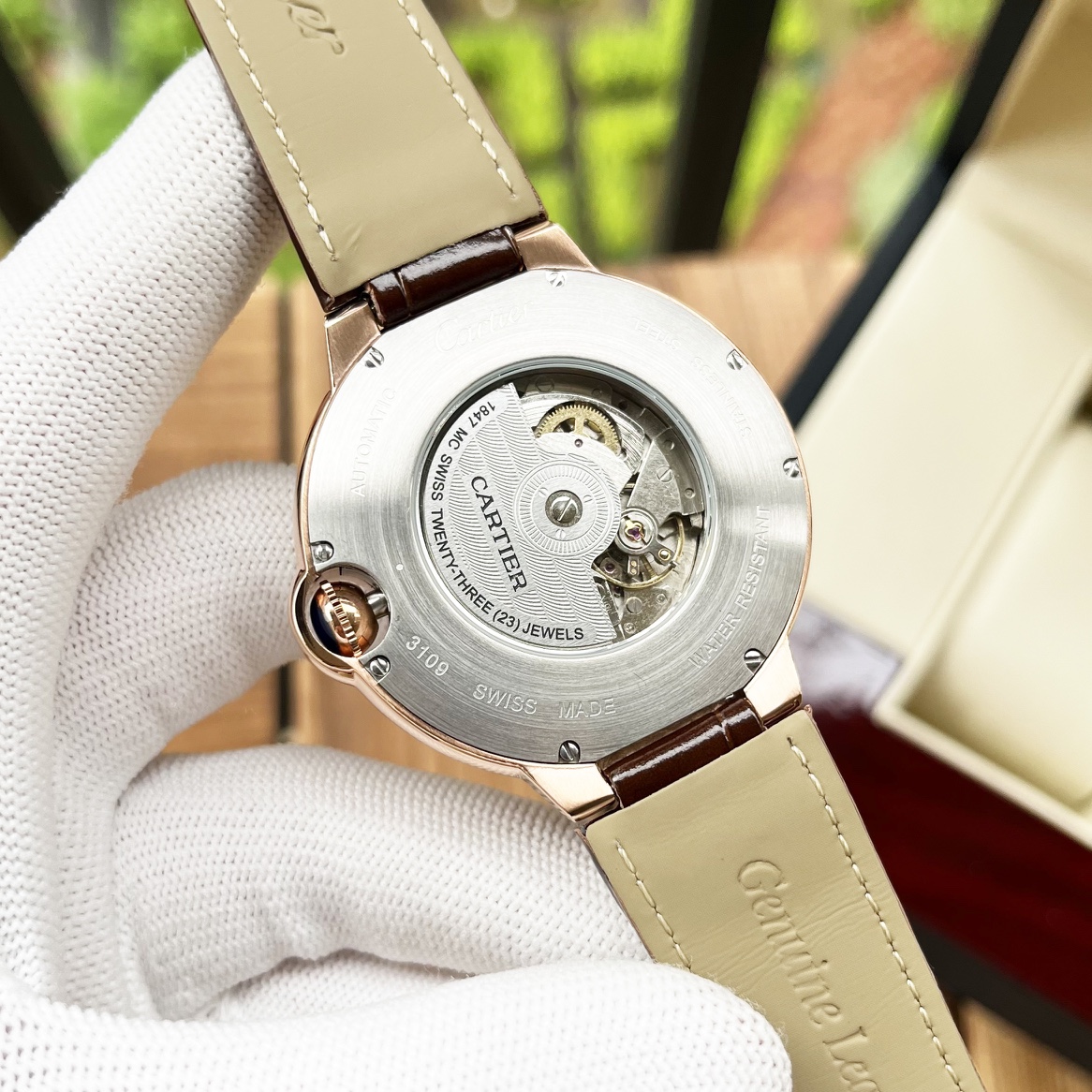 Cartier 白壳 玫瑰金 【简约 优雅大方】卡地亚-Cartier 男士腕表 全自动机械机芯 矿物强化玻璃 316L精钢表壳 真皮表带 全新风格 商务休闲 尺寸:直径44mm 厚度12mm