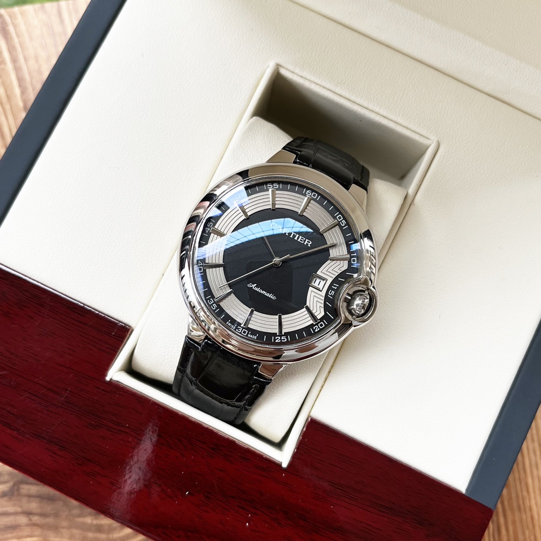Cartier 白壳 玫瑰金 【简约 优雅大方】卡地亚-Cartier 男士腕表 全自动机械机芯 矿物强化玻璃 316L精钢表壳 真皮表带 全新风格 商务休闲 尺寸:直径44mm 厚度12mm