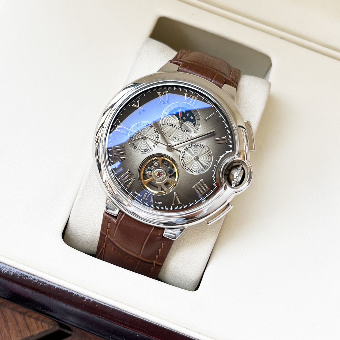 NO:394204,White shell, rose gold shell. [New style, classic hot sale] Cartier-Cartier men's watch, fully automatic mechanical movement, mineral reinforced glass, 316L stainless steel case, leather strap, fashion and casual, business must-have Size: diameter 44mm, thickness 12mm,, cartier, cartier19860909白壳,玫金壳.【全新风格 经典热卖】卡地亚-Cartier 男士腕表 全自动机械机芯 矿物强化玻璃 316L精钢表壳 真皮表带 时尚休闲 商务必备 尺寸:直径44mm 厚度12mm,,cartier,cartier,Watch