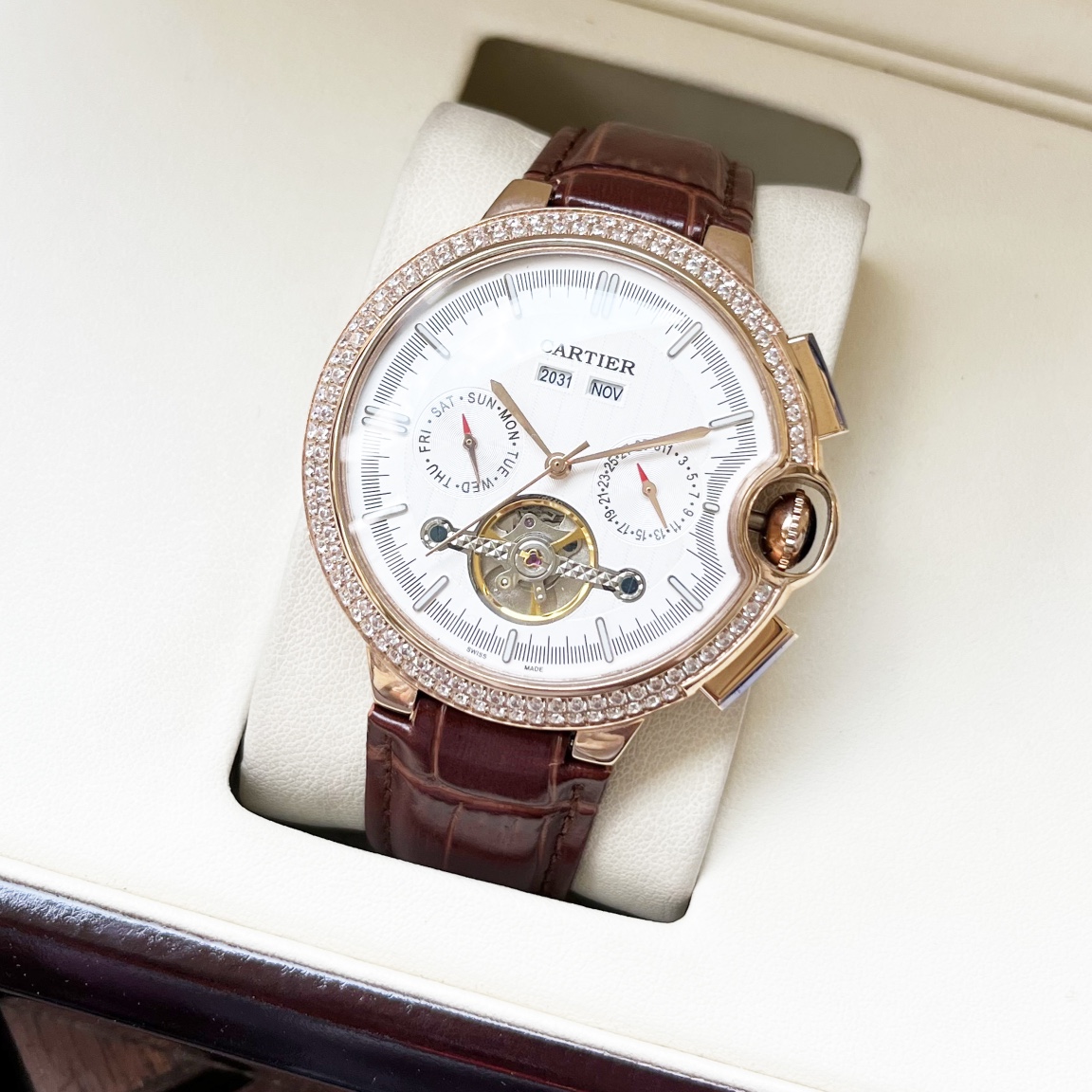 Cartier 白壳670 玫金壳690 【全新风格 】卡地亚-Cartier 男士腕表 全自动机械机芯 矿物强化玻璃 316L精钢表壳 真皮表带 休闲 商务 尺寸:径44mm 厚度12mm