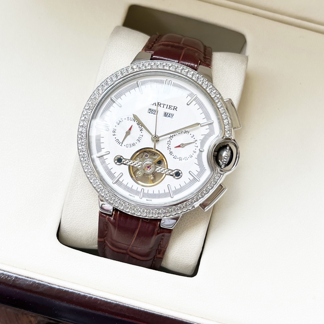 Cartier 白壳670 玫金壳690 【全新风格 】卡地亚-Cartier 男士腕表 全自动机械机芯 矿物强化玻璃 316L精钢表壳 真皮表带 休闲 商务 尺寸:径44mm 厚度12mm