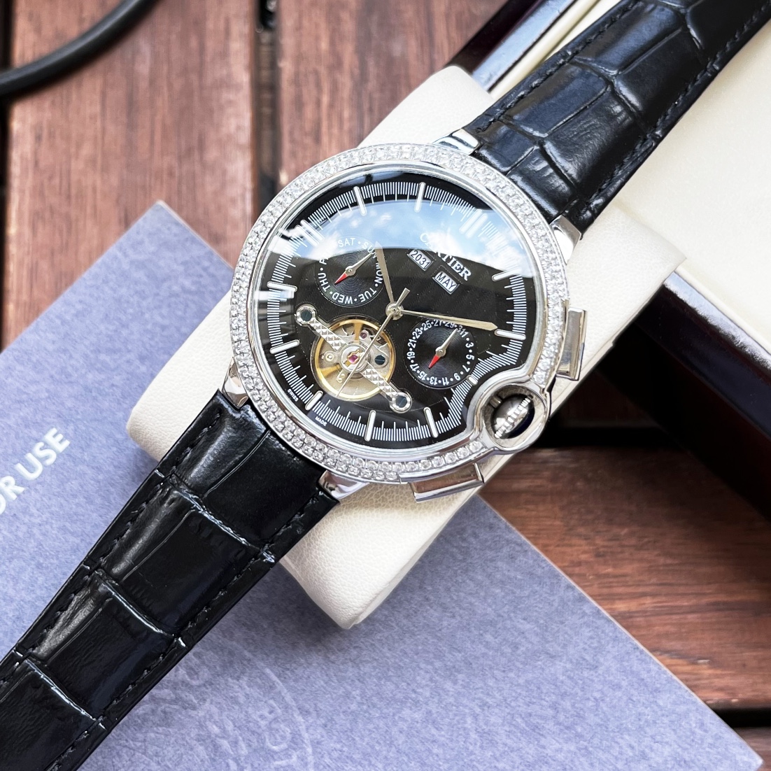 Cartier 白壳670 玫金壳690 【全新风格 】卡地亚-Cartier 男士腕表 全自动机械机芯 矿物强化玻璃 316L精钢表壳 真皮表带 休闲 商务 尺寸:径44mm 厚度12mm